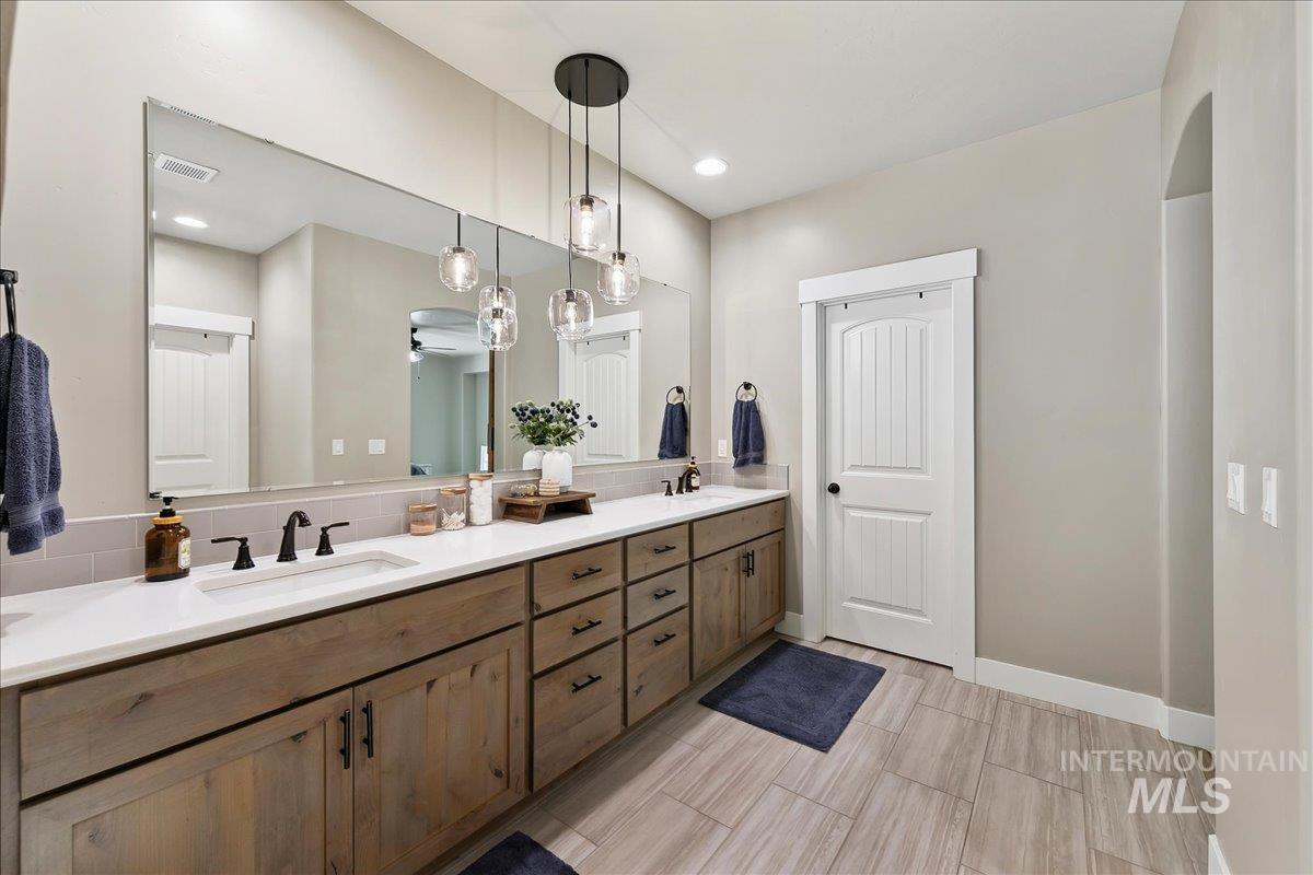 6190 E Canyon Crossing Dr. Property Photo 22