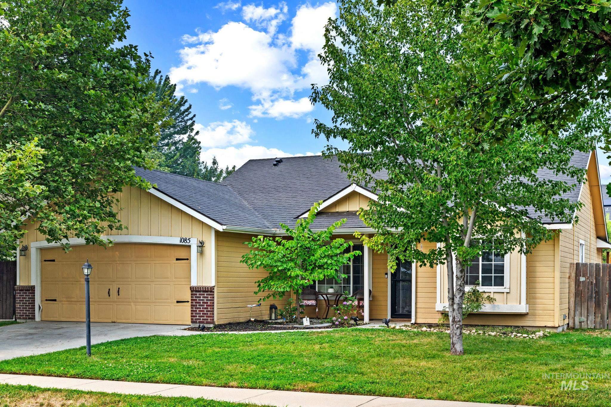 1085 N Crownhaven Way Property Photo 2