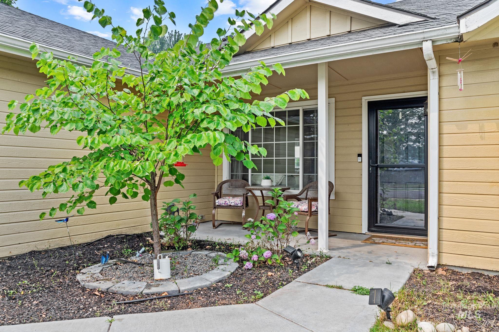 1085 N Crownhaven Way Property Photo 3