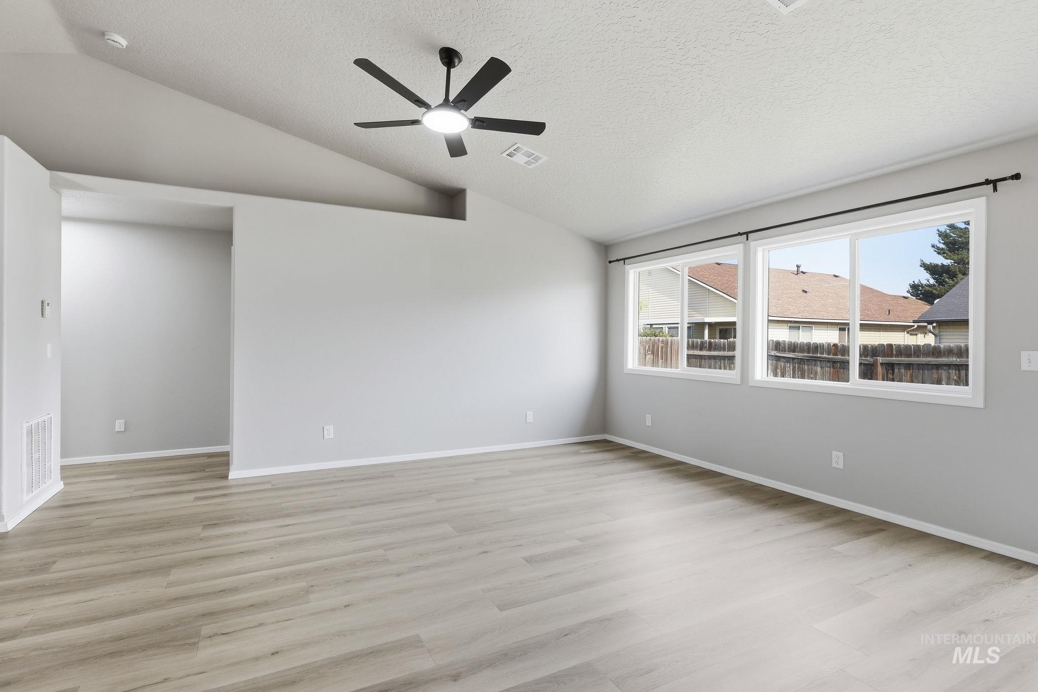 3123 Village Green St Property Photo 6
