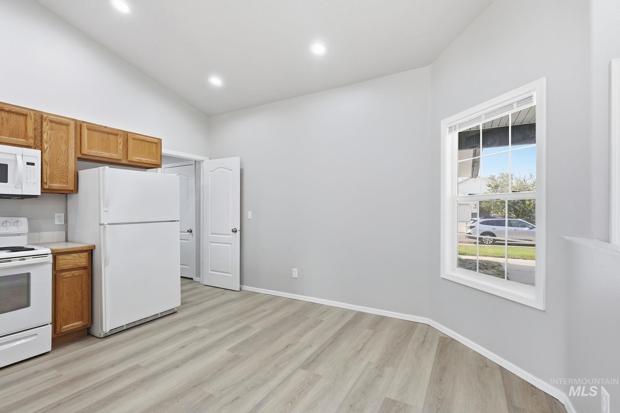 3123 Village Green St Property Photo 11