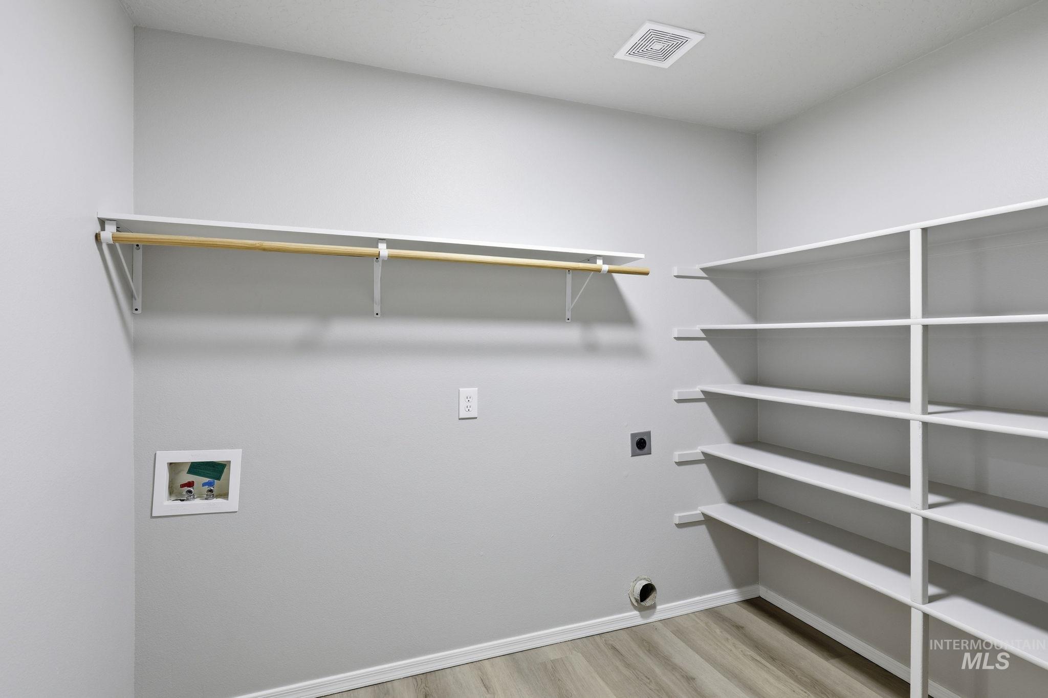 3123 Village Green St Property Photo 13