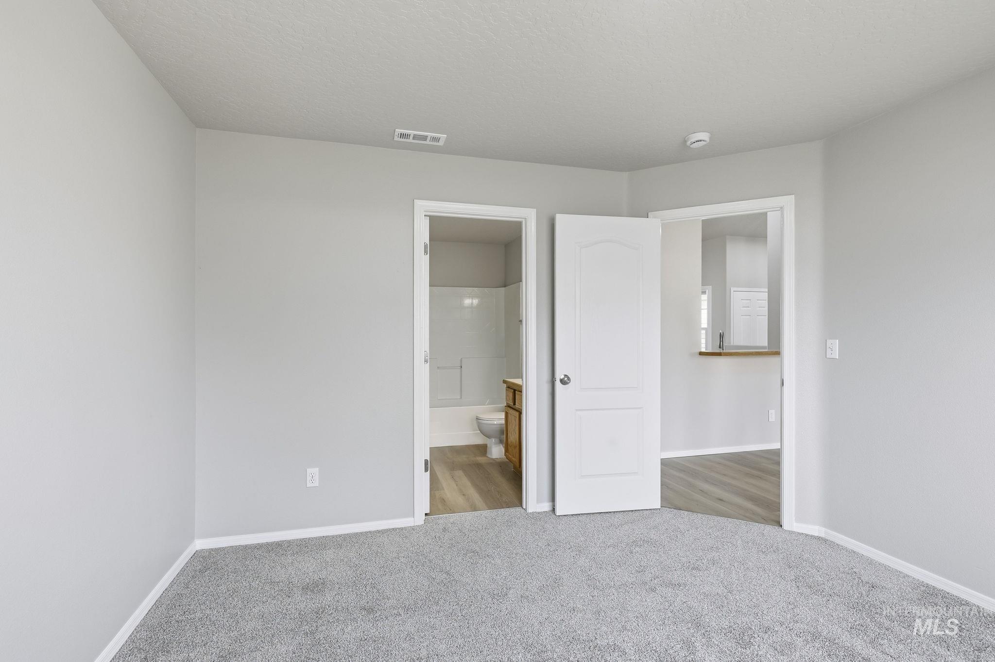 3123 Village Green St Property Photo 20