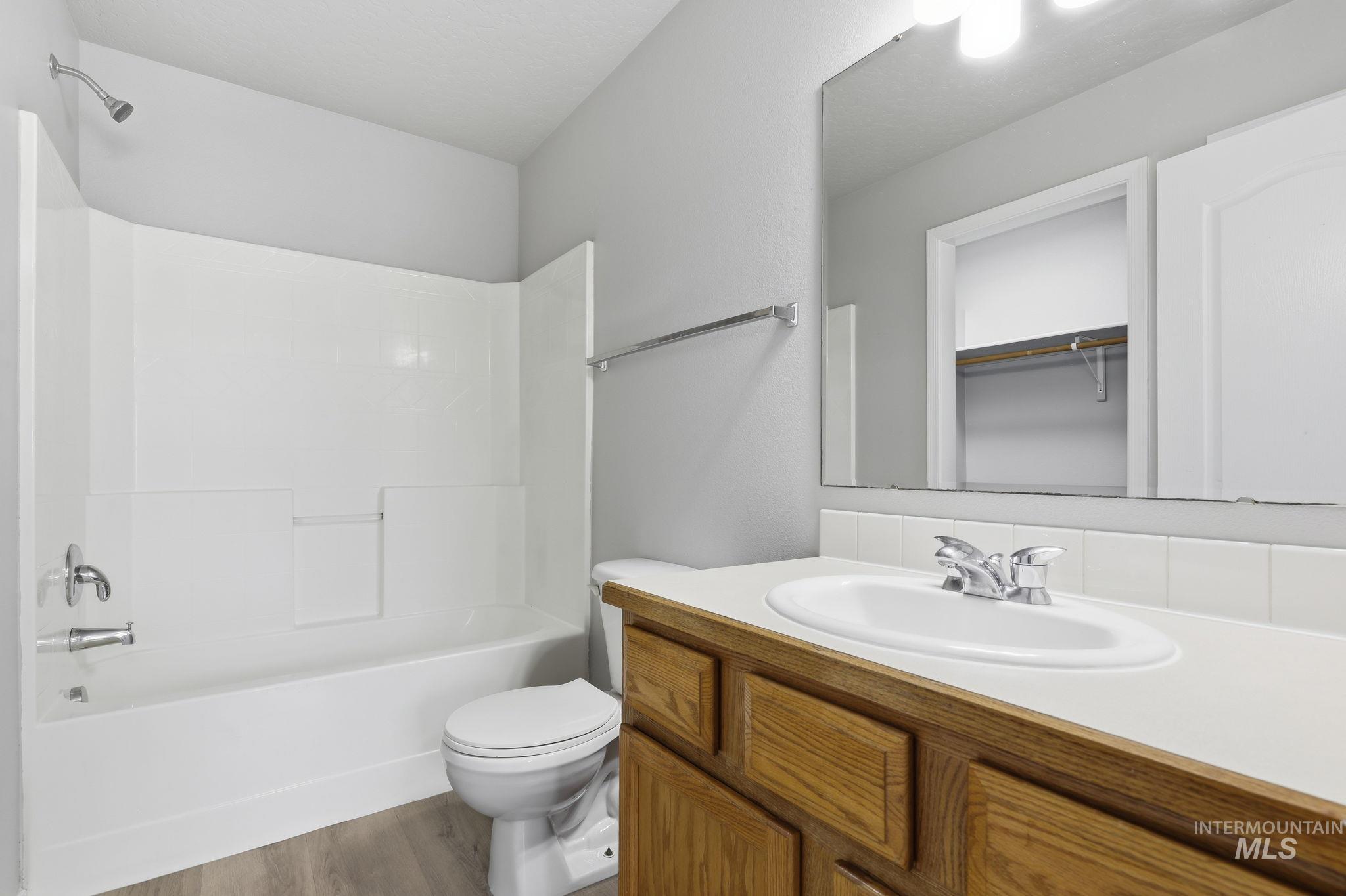3123 Village Green St Property Photo 22