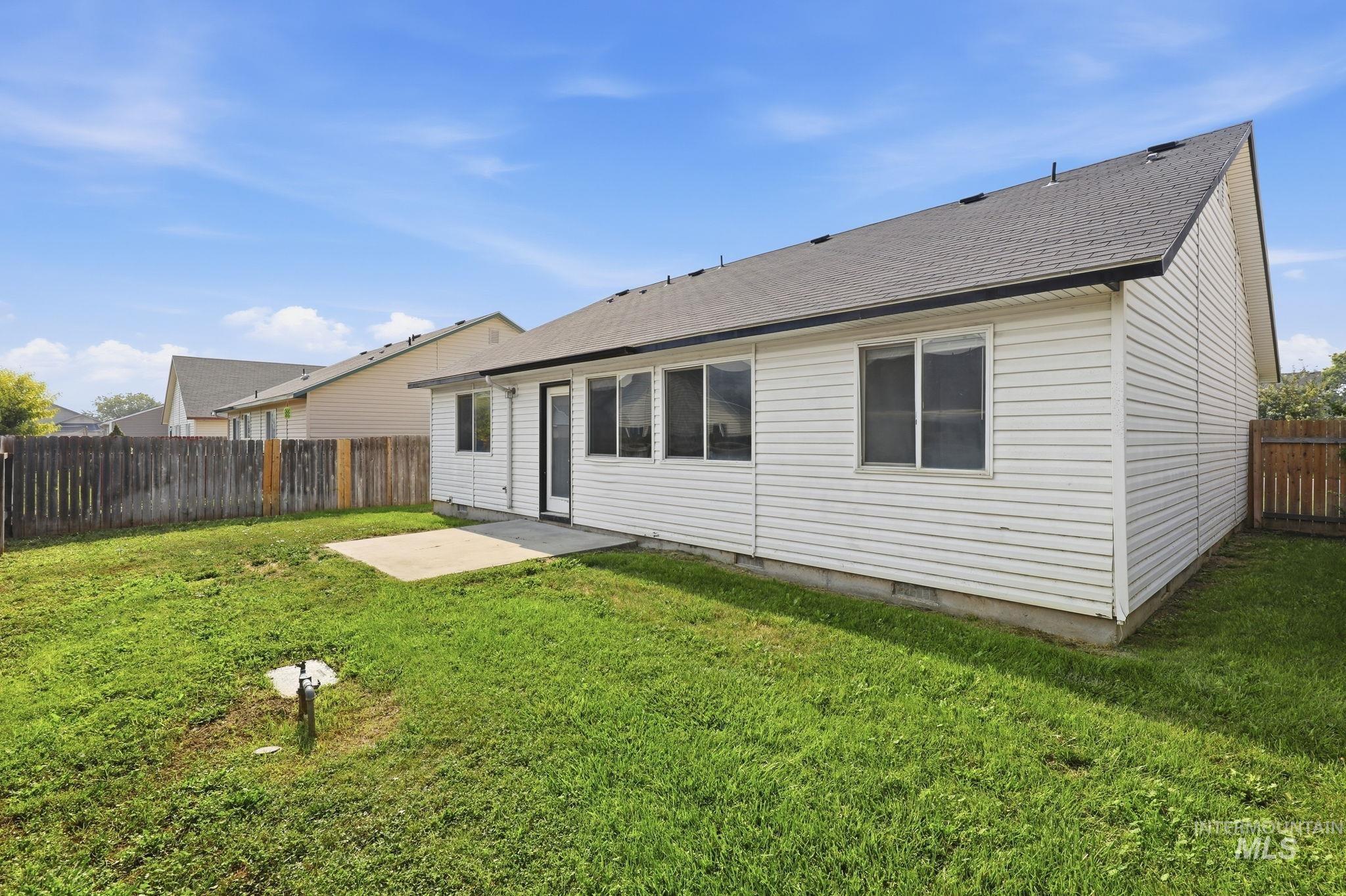 3123 Village Green St Property Photo 23