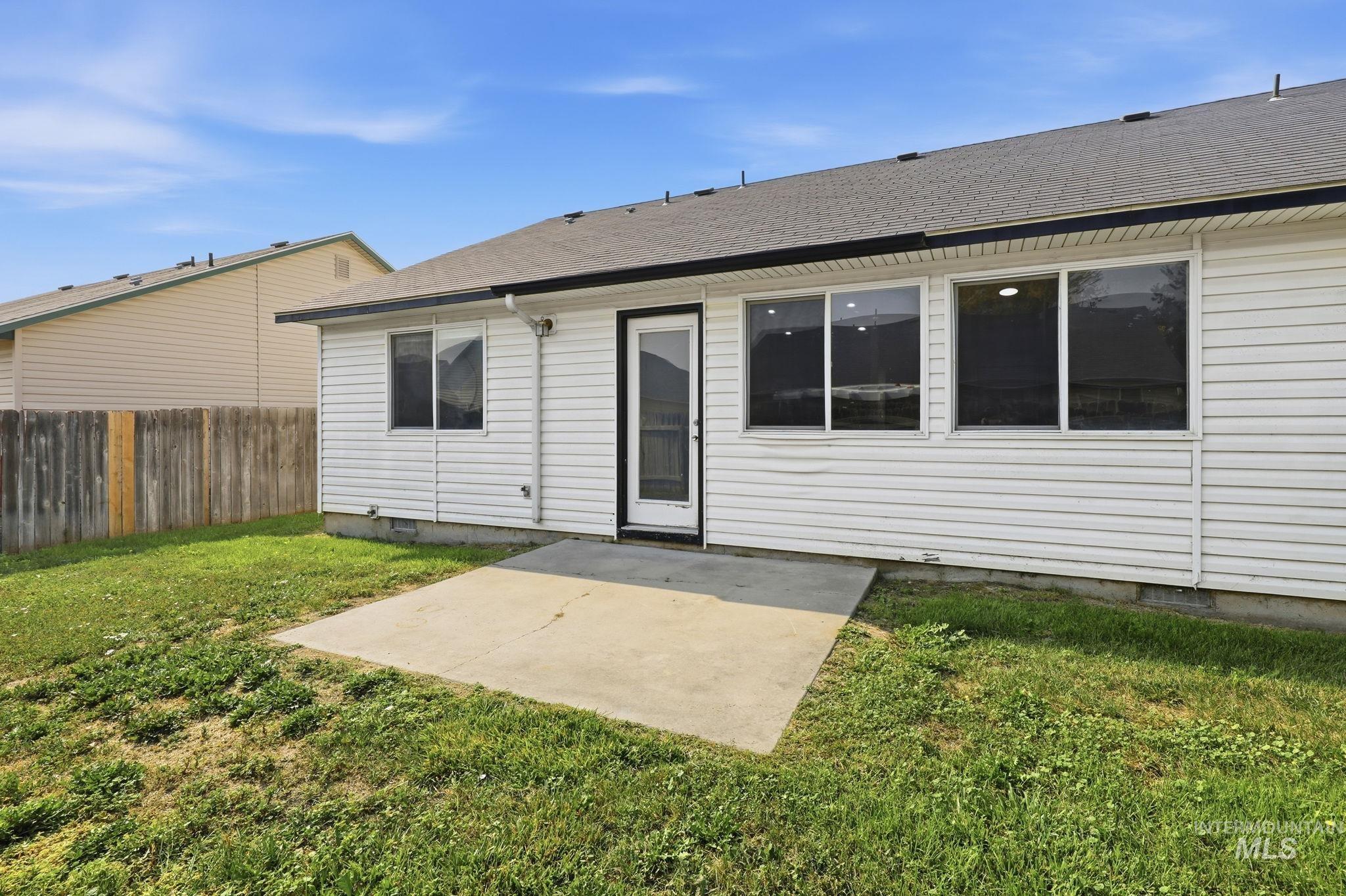 3123 Village Green St Property Photo 25
