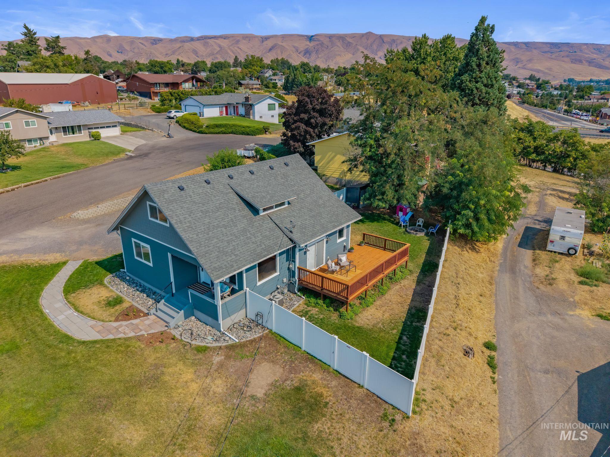 610 18th Ave Property Photo 1