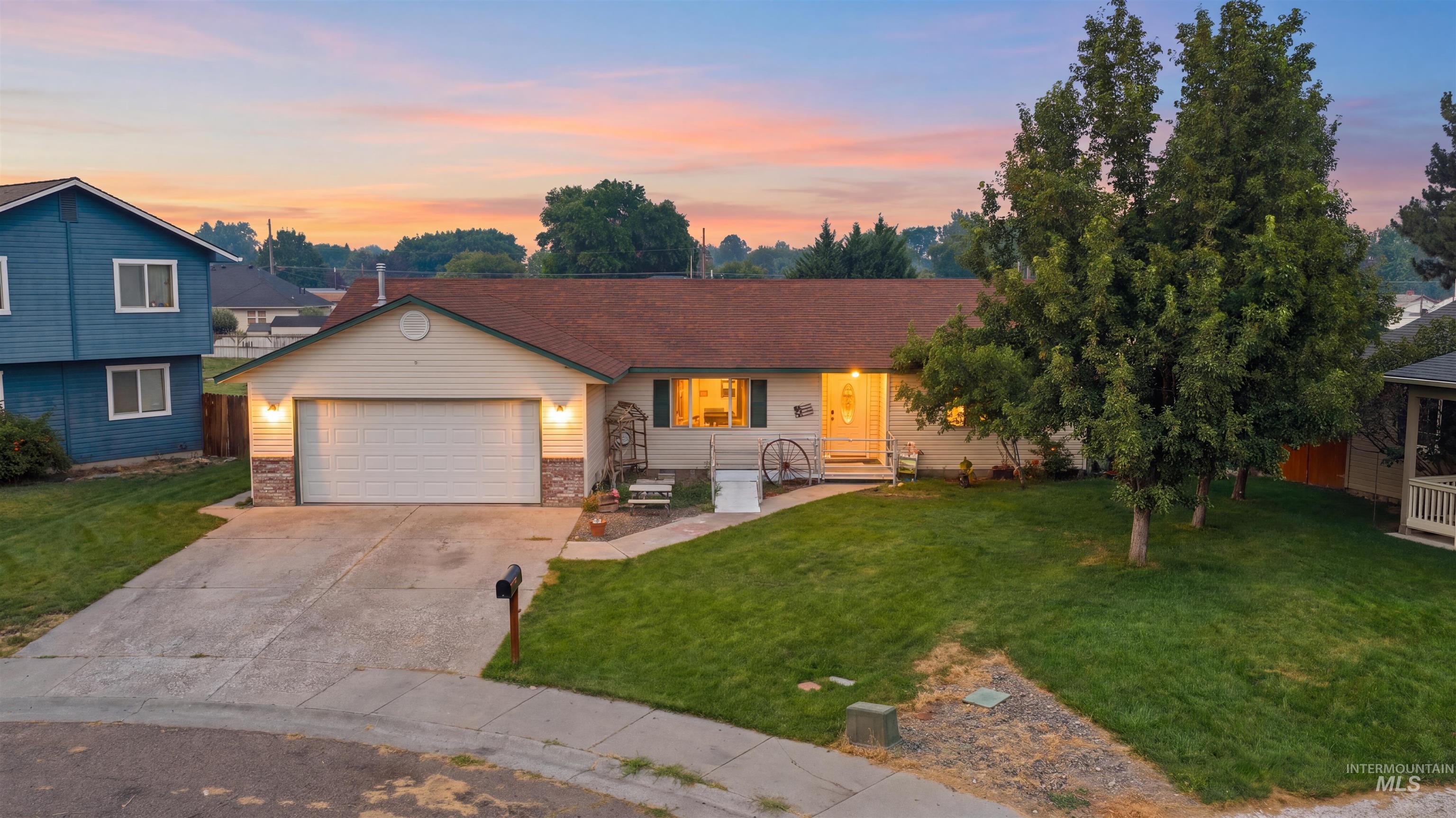 30 Maple Dr