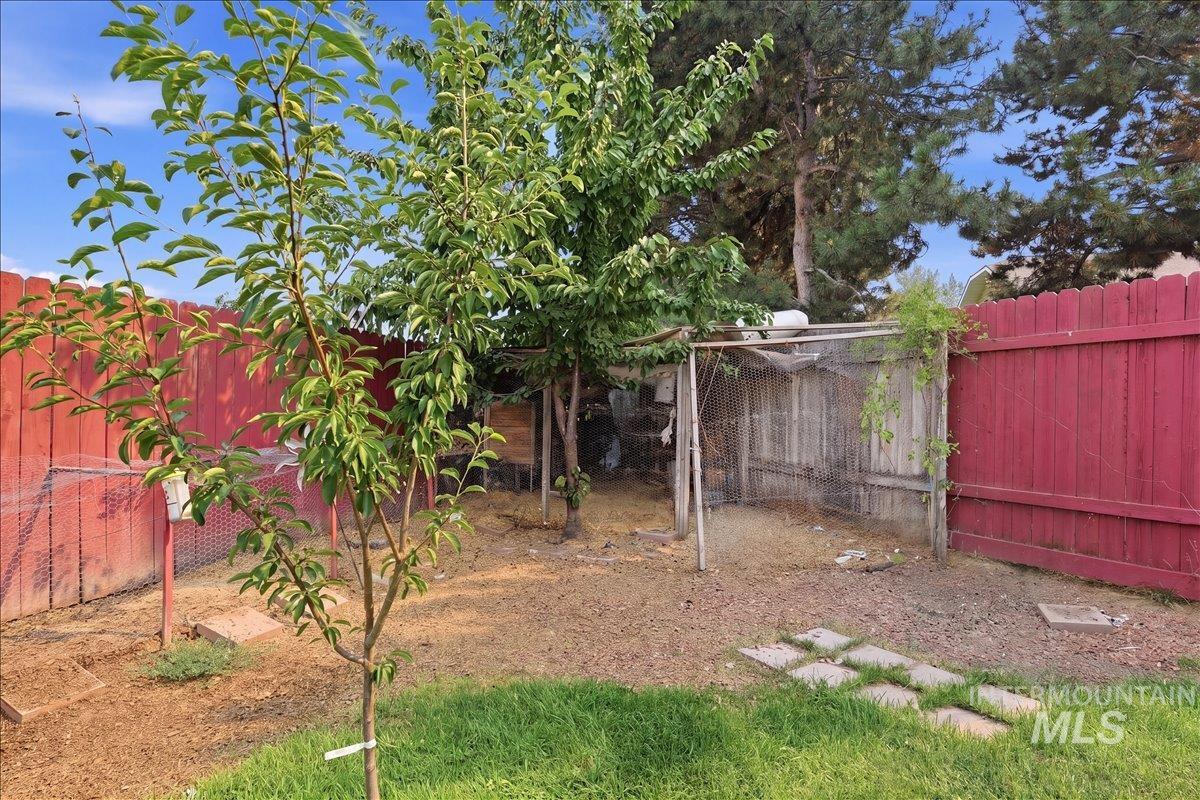 30 Maple Dr Property Photo 25