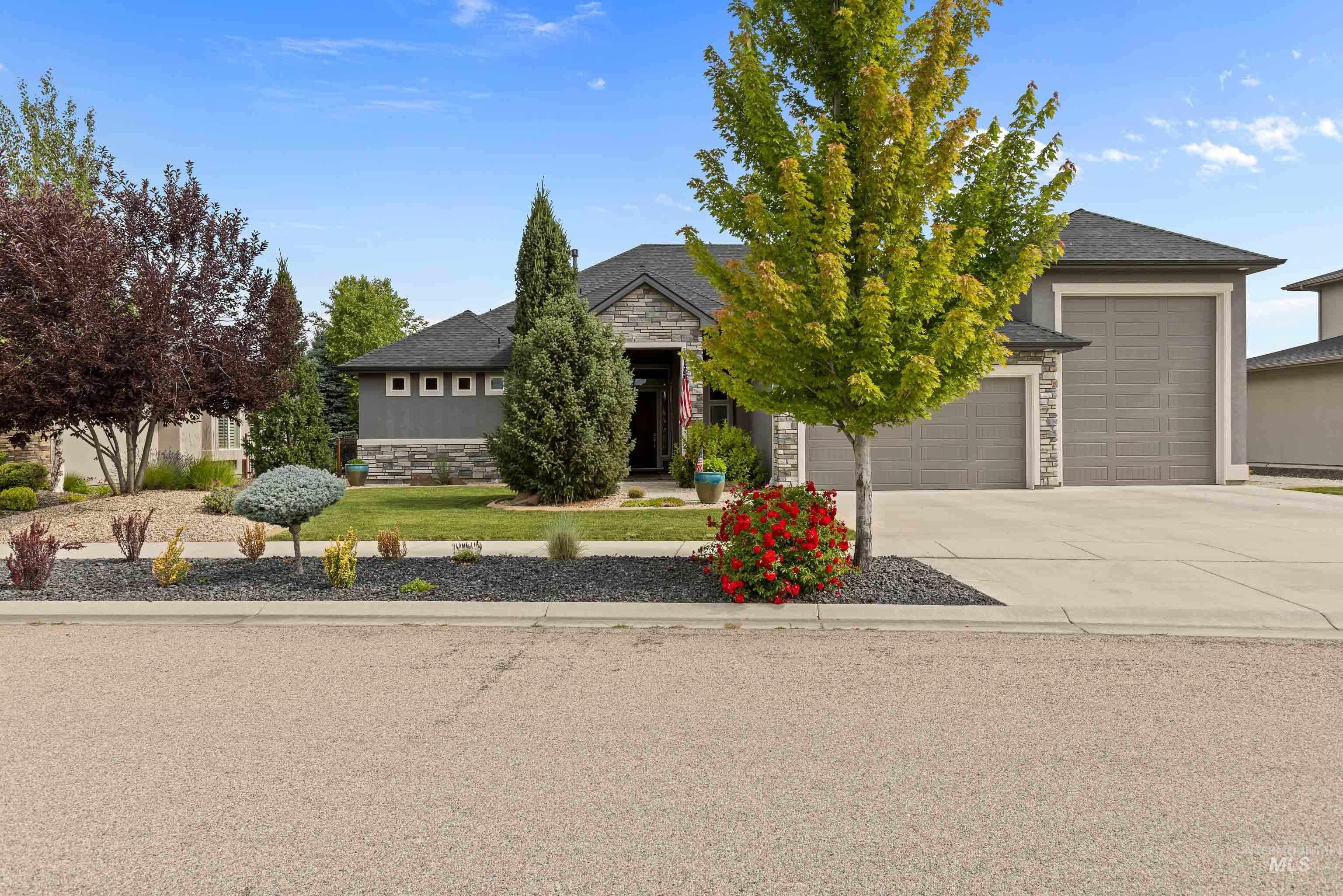 6098 W Striker Ct Property Photo 1