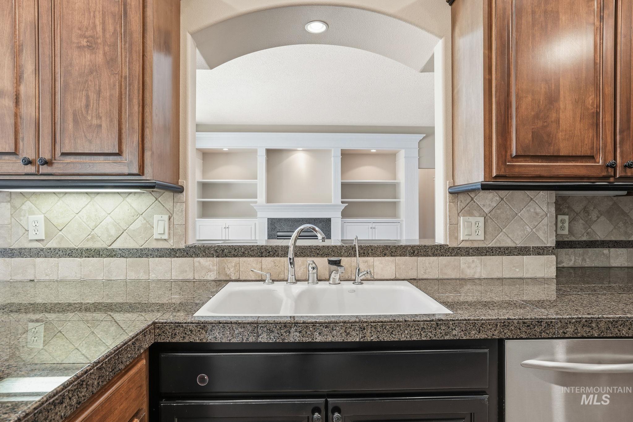 1007 W Oakhampton Drive Property Photo 17