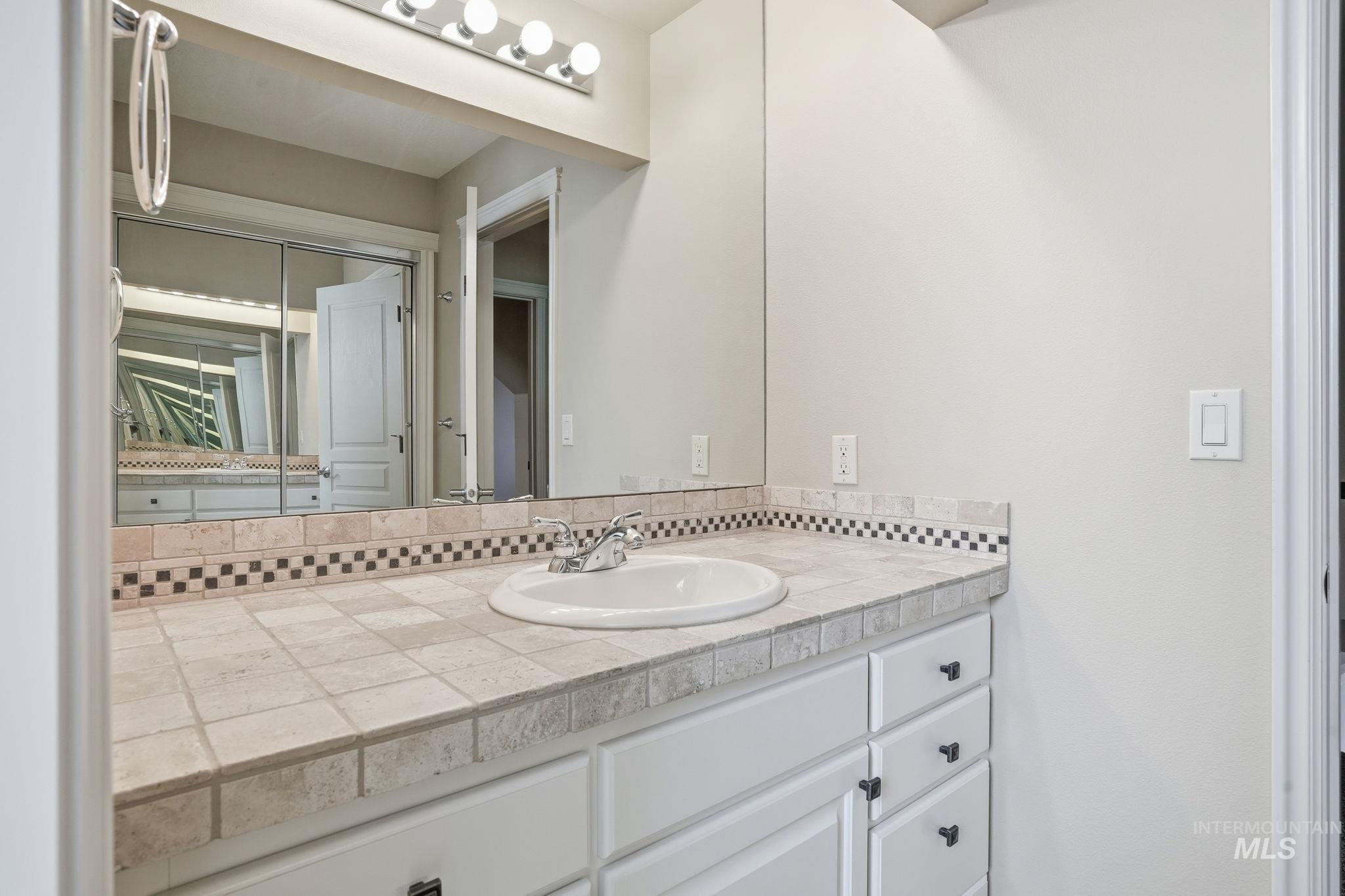 1007 W Oakhampton Drive Property Photo 36