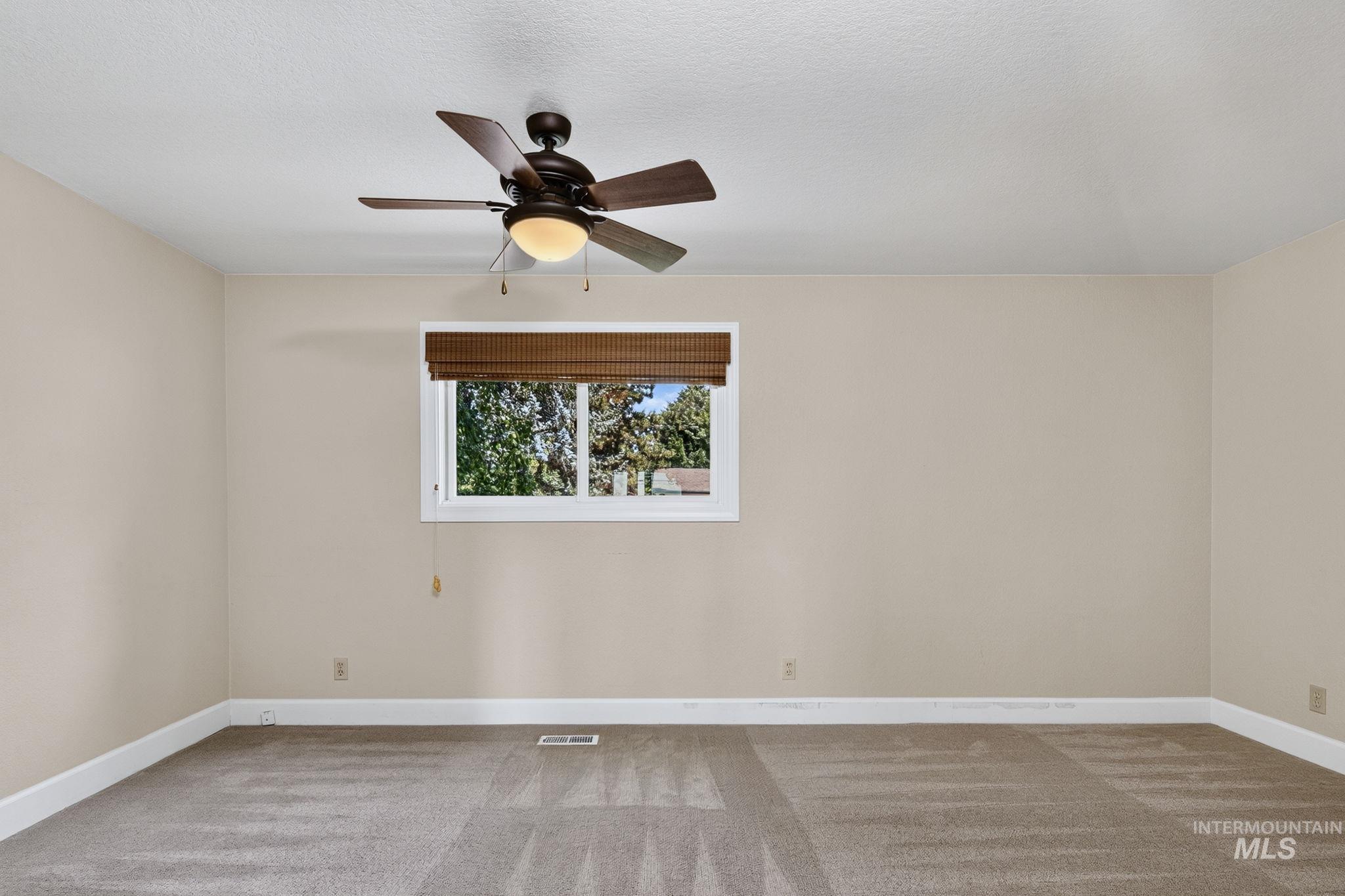 2201 E Dicky Circle Property Photo 5