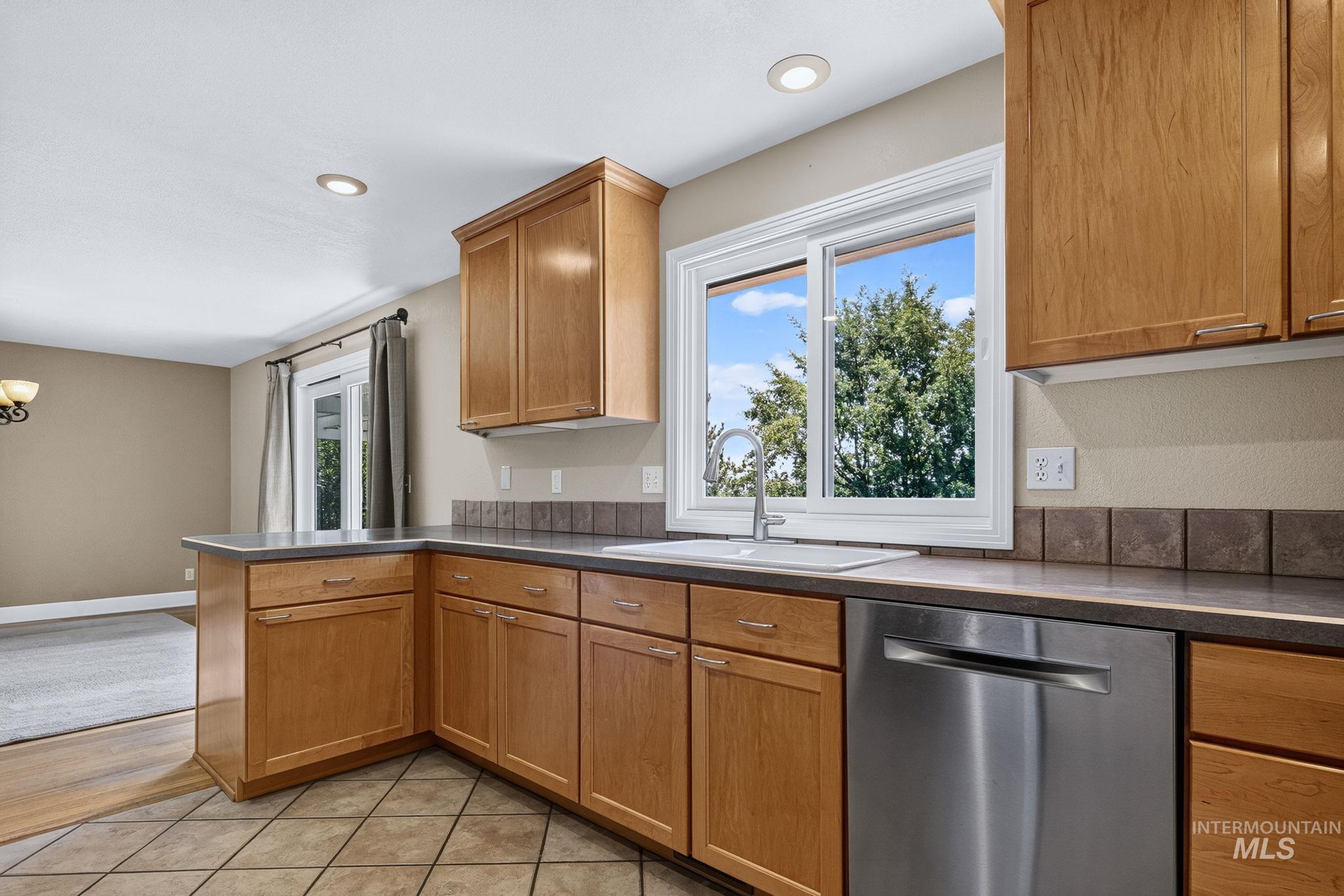 2201 E Dicky Circle Property Photo 11