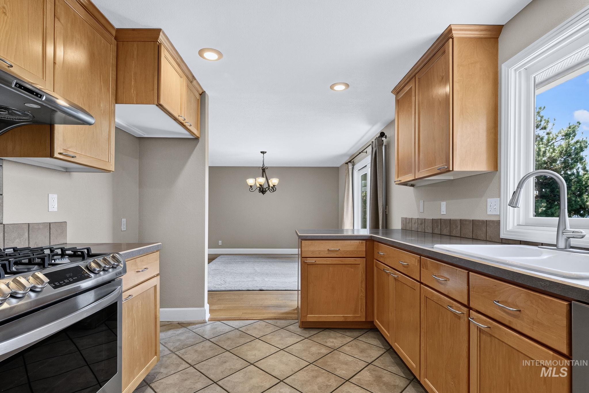 2201 E Dicky Circle Property Photo 12