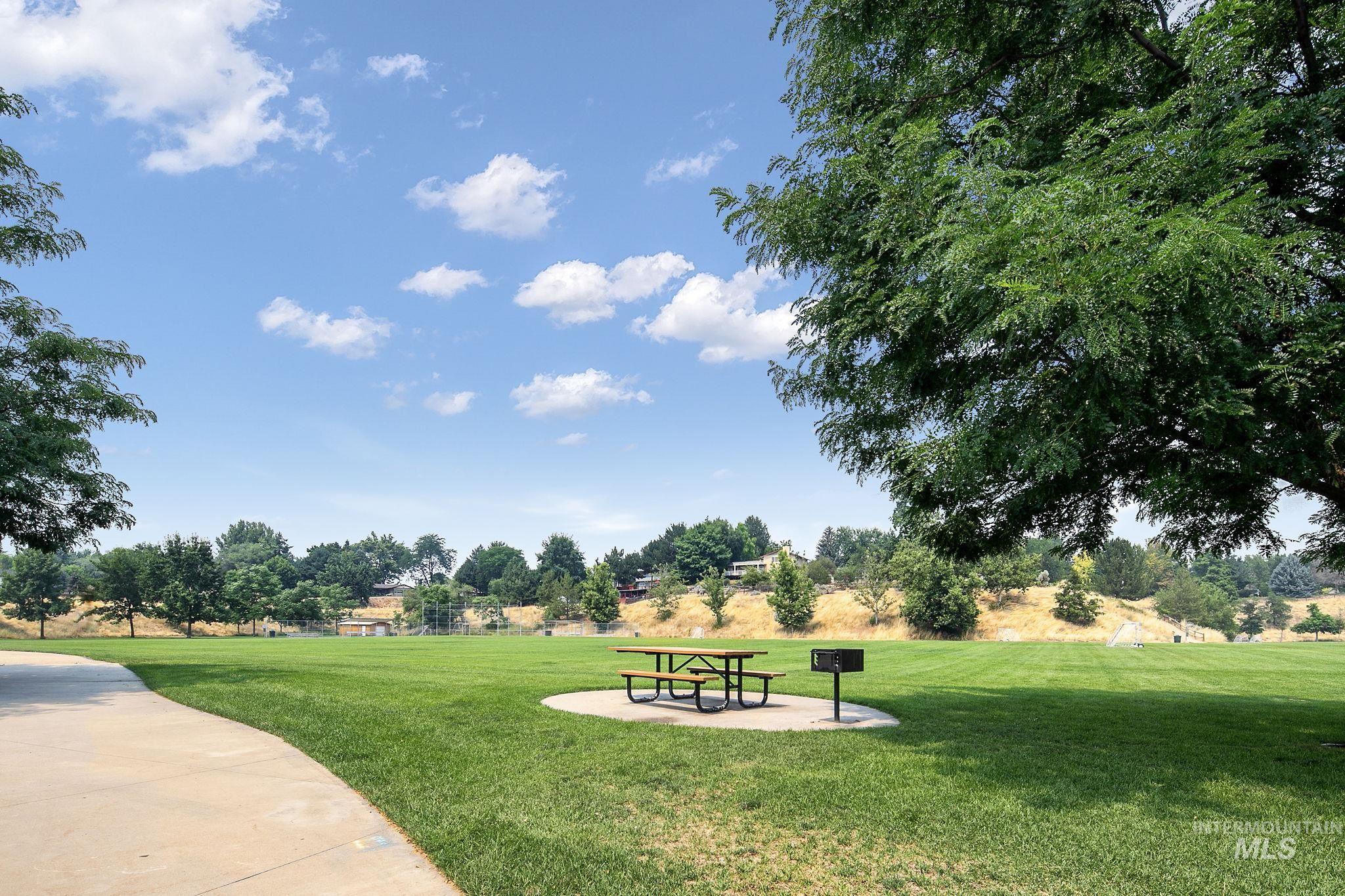 2201 E Dicky Circle Property Photo 35
