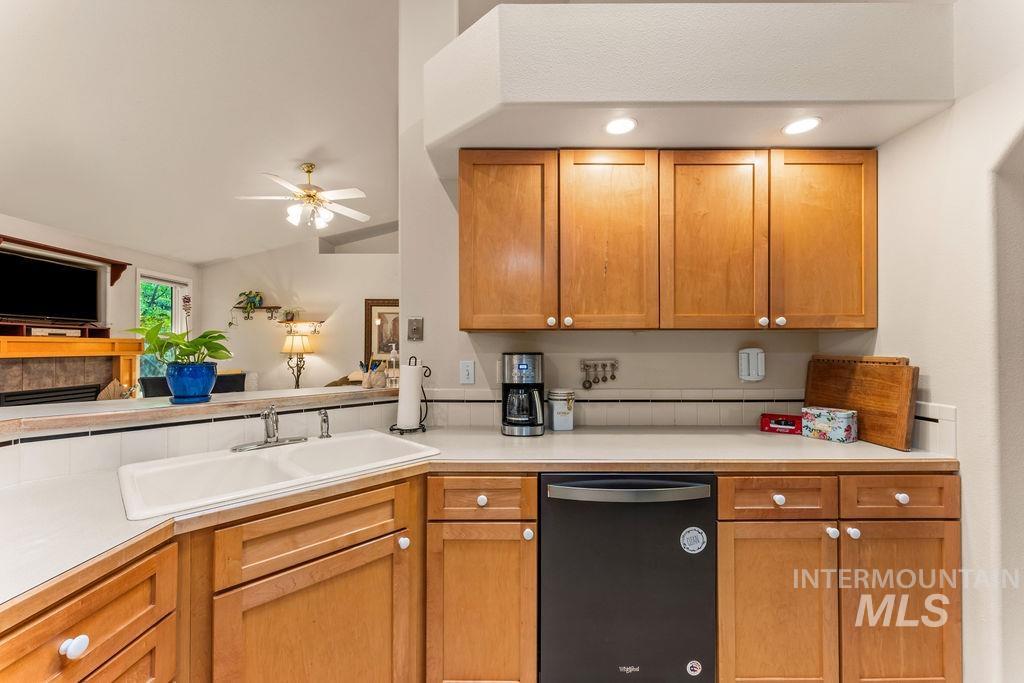 188 S Cobblestone Way Property Photo 17