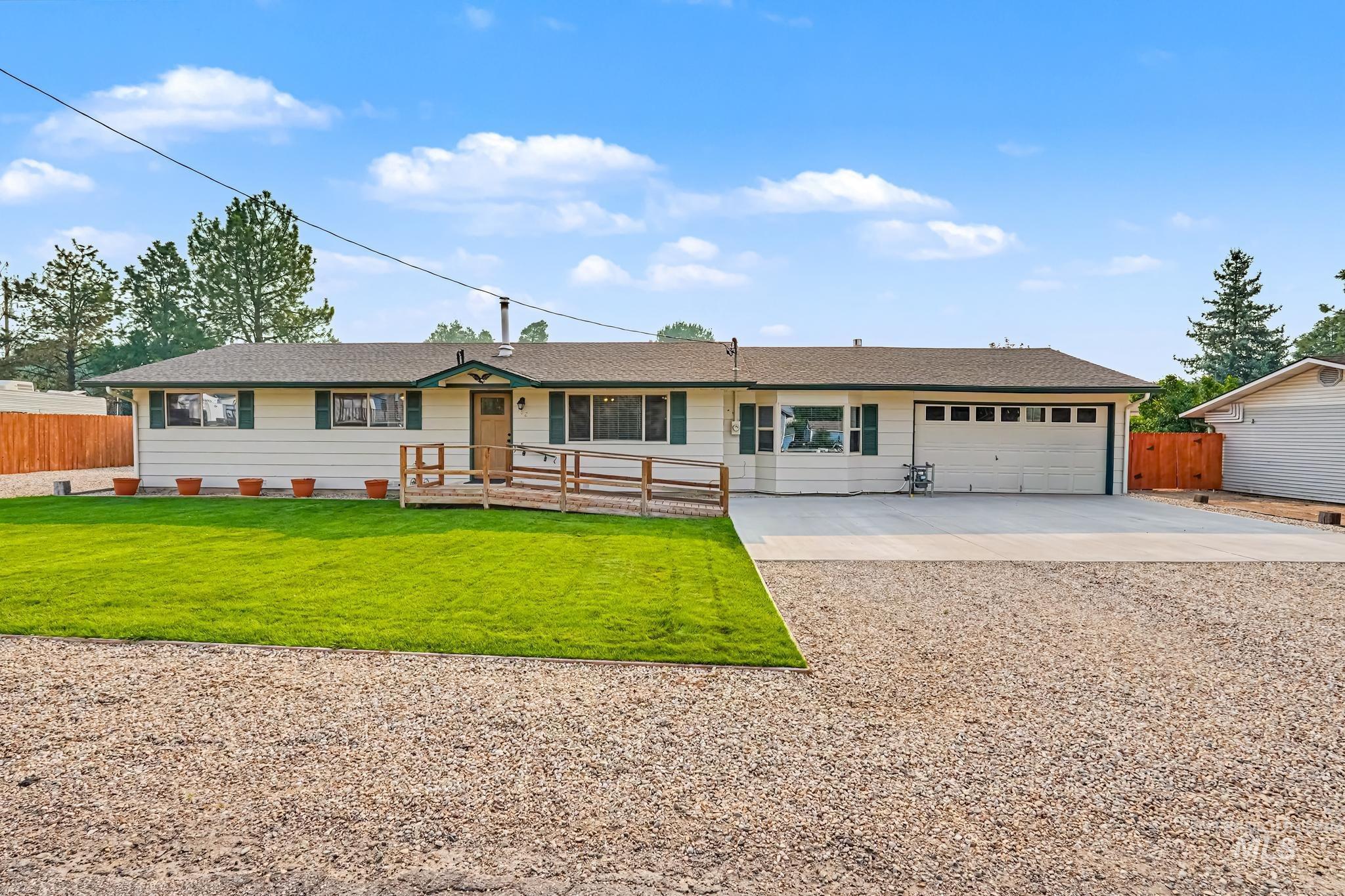 162 S Ash Ave
