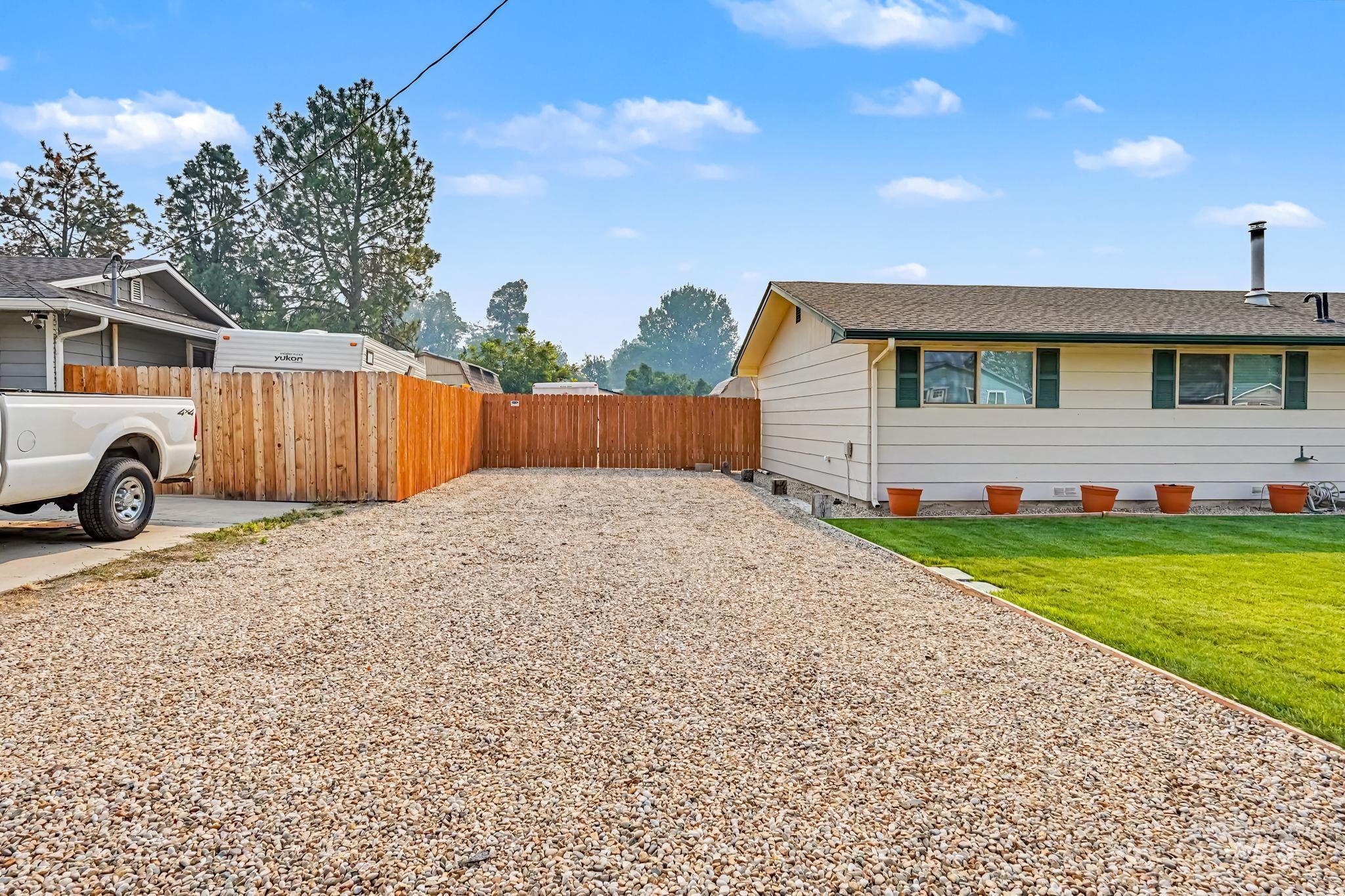 162 S Ash Ave Property Photo 2