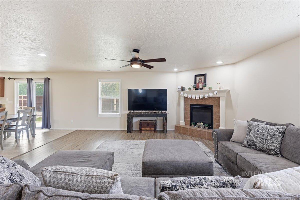 16765 Ardyce Ave Property Photo 2