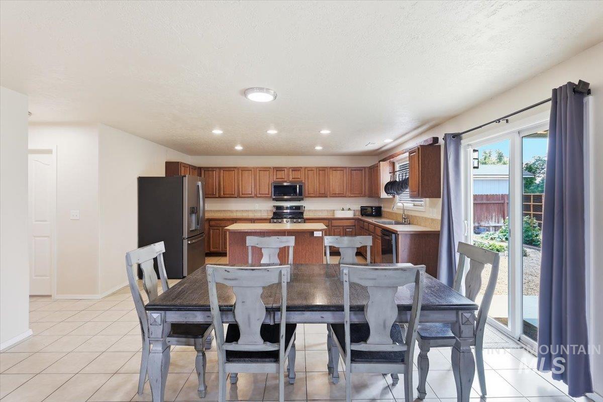 16765 Ardyce Ave Property Photo 6