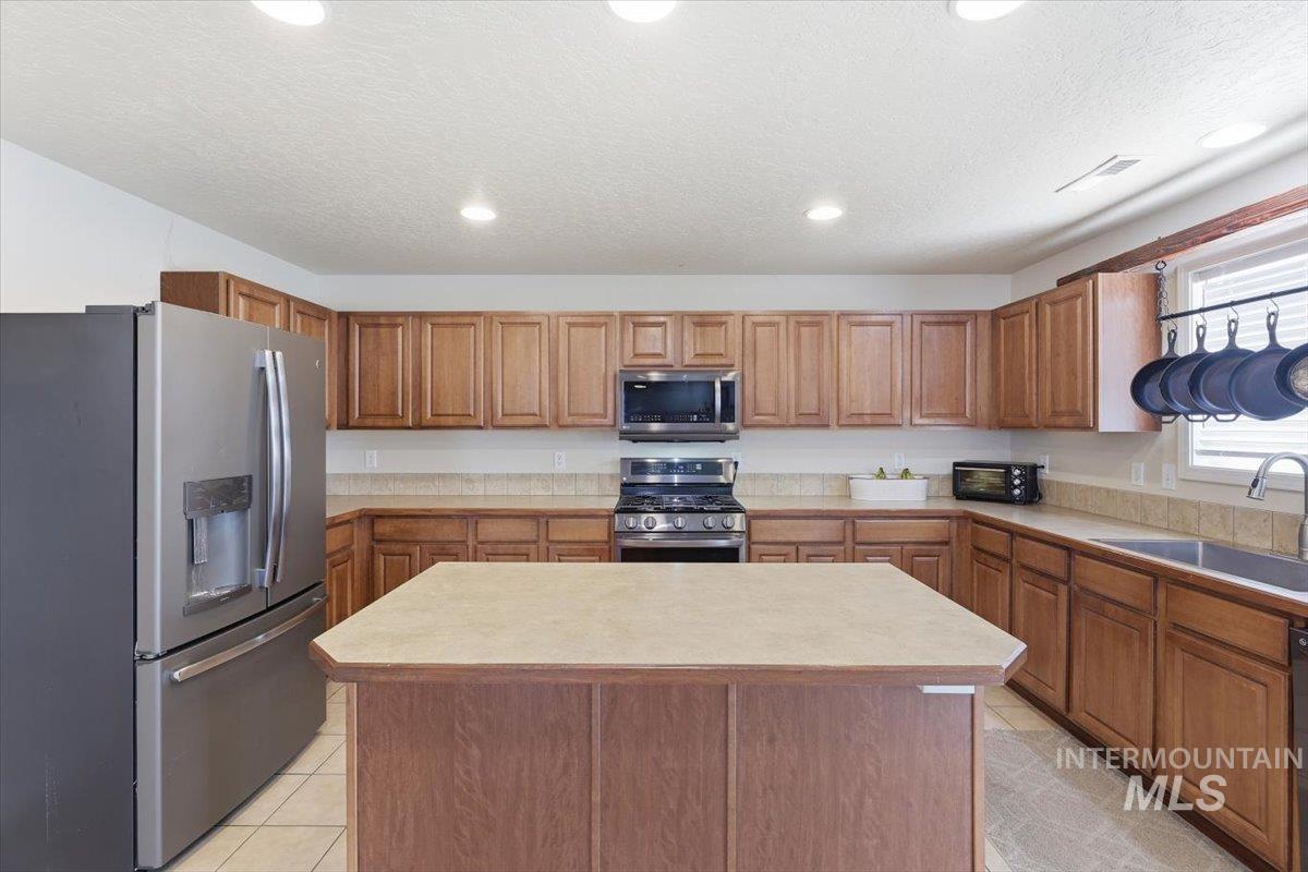 16765 Ardyce Ave Property Photo 7
