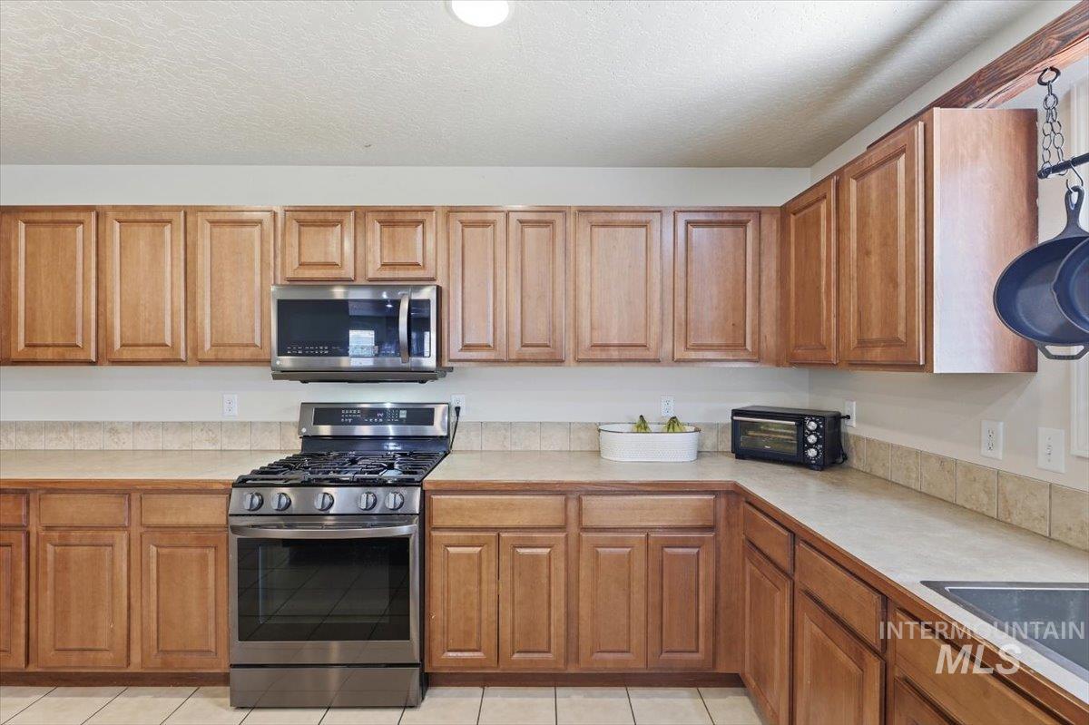 16765 Ardyce Ave Property Photo 10