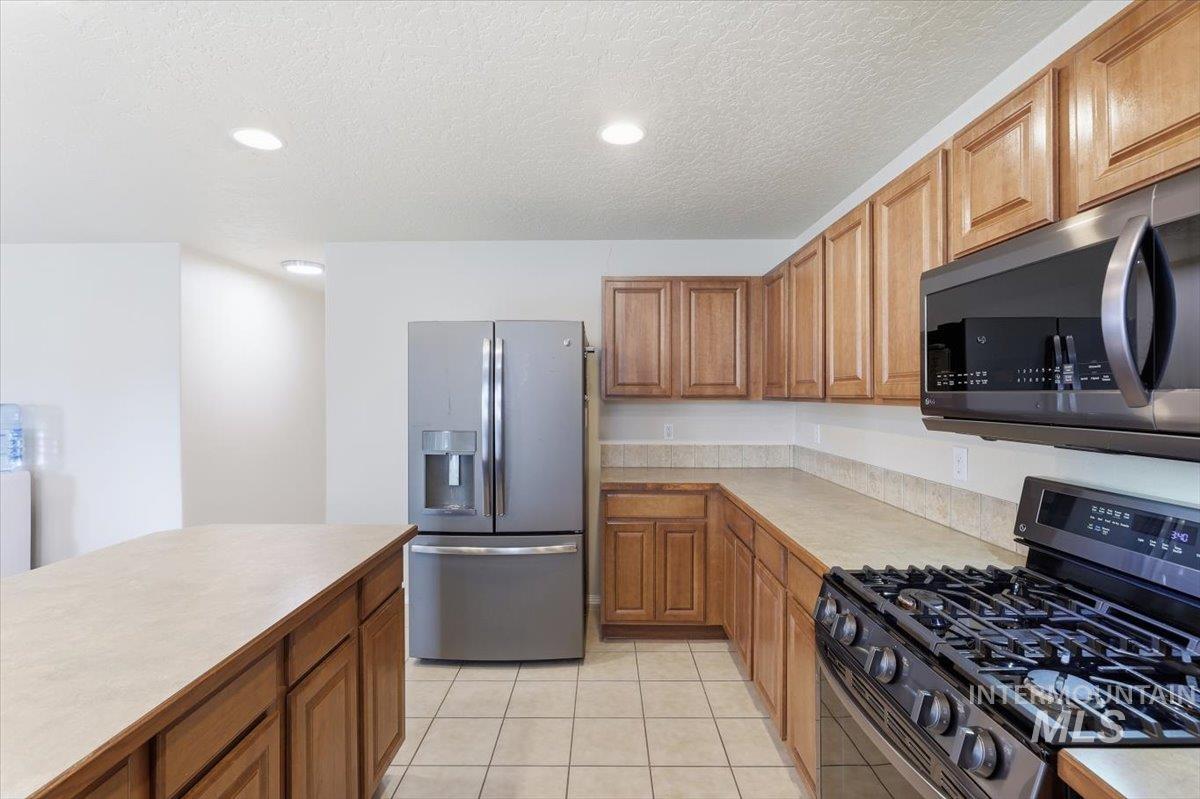 16765 Ardyce Ave Property Photo 11