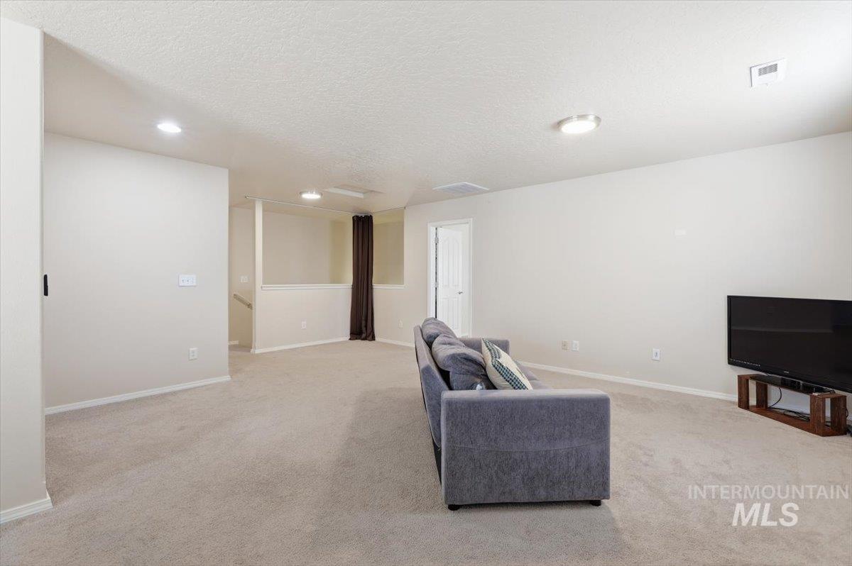 16765 Ardyce Ave Property Photo 18