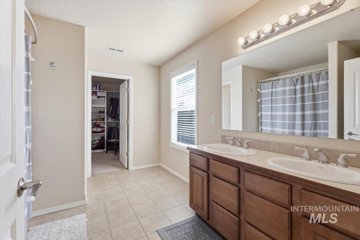 16765 Ardyce Ave Property Photo 22