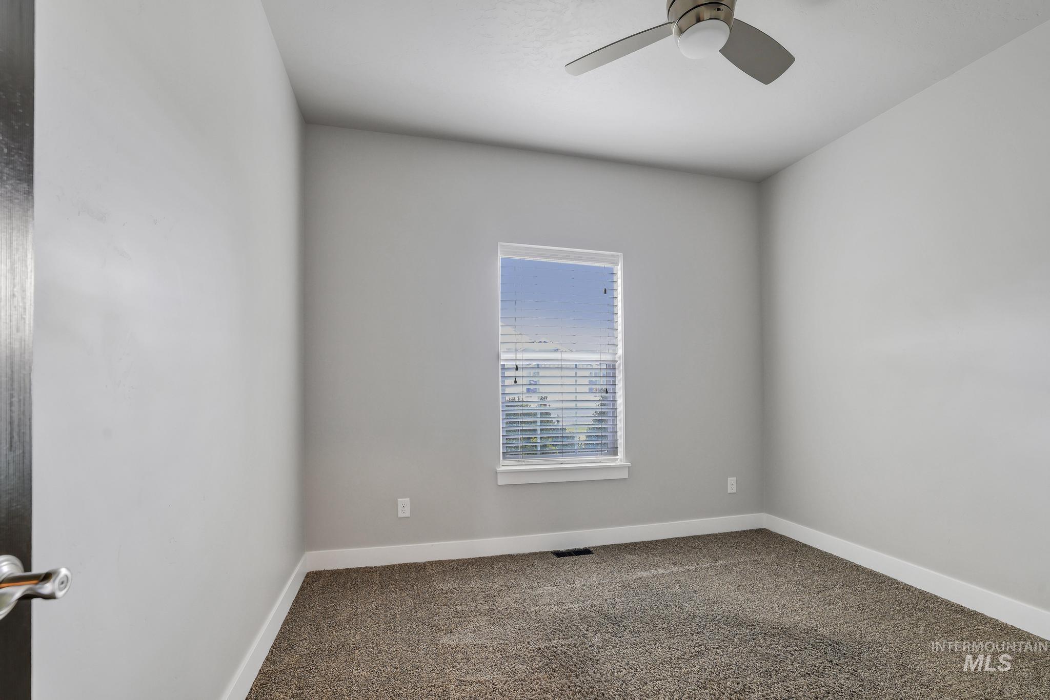 1082 White Birch Ave Property Photo 23