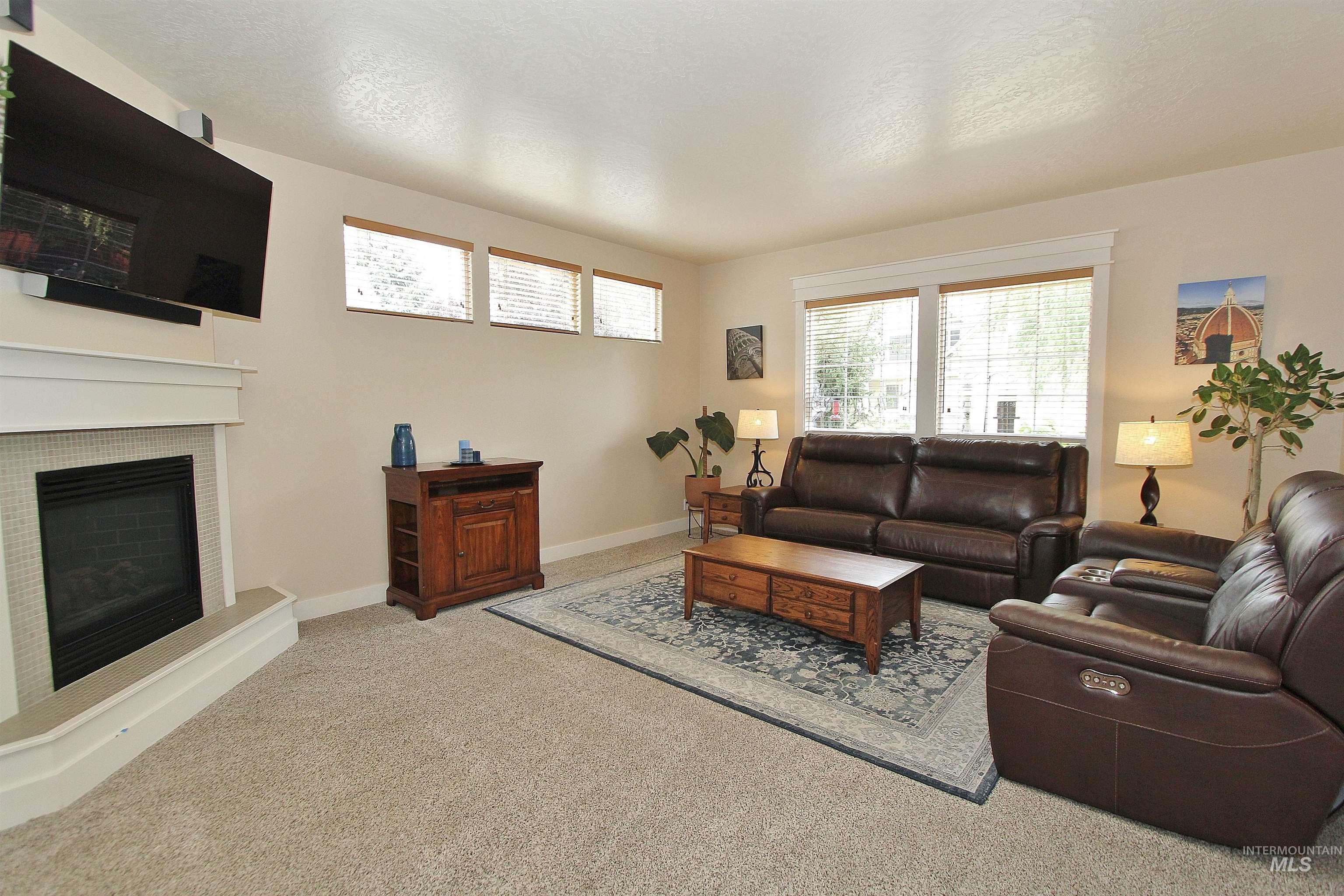 1013 E Legacy View Dr Property Photo 3