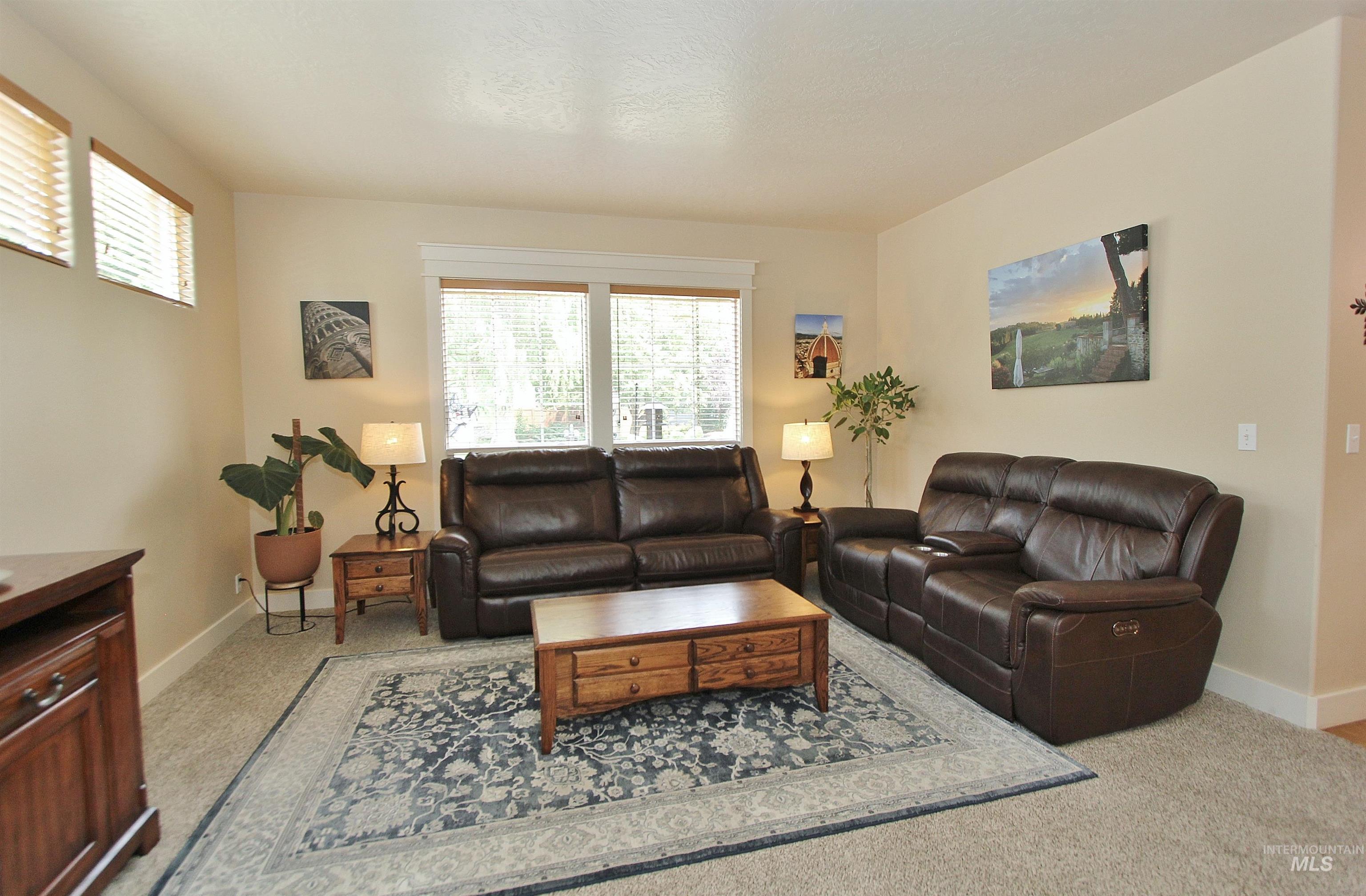 1013 E Legacy View Dr Property Photo 4