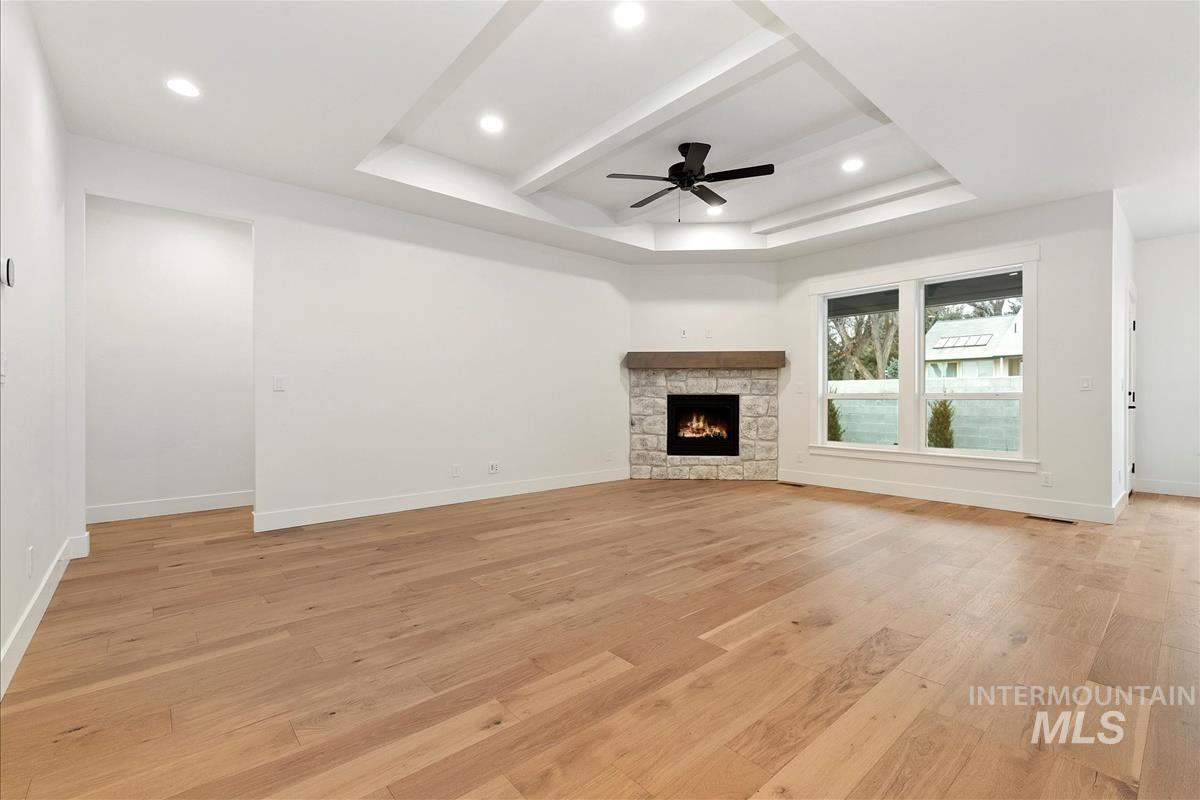 6914 W Tolland St Property Photo 4