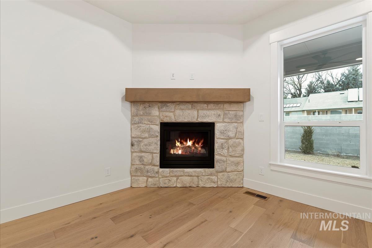6914 W Tolland St Property Photo 7