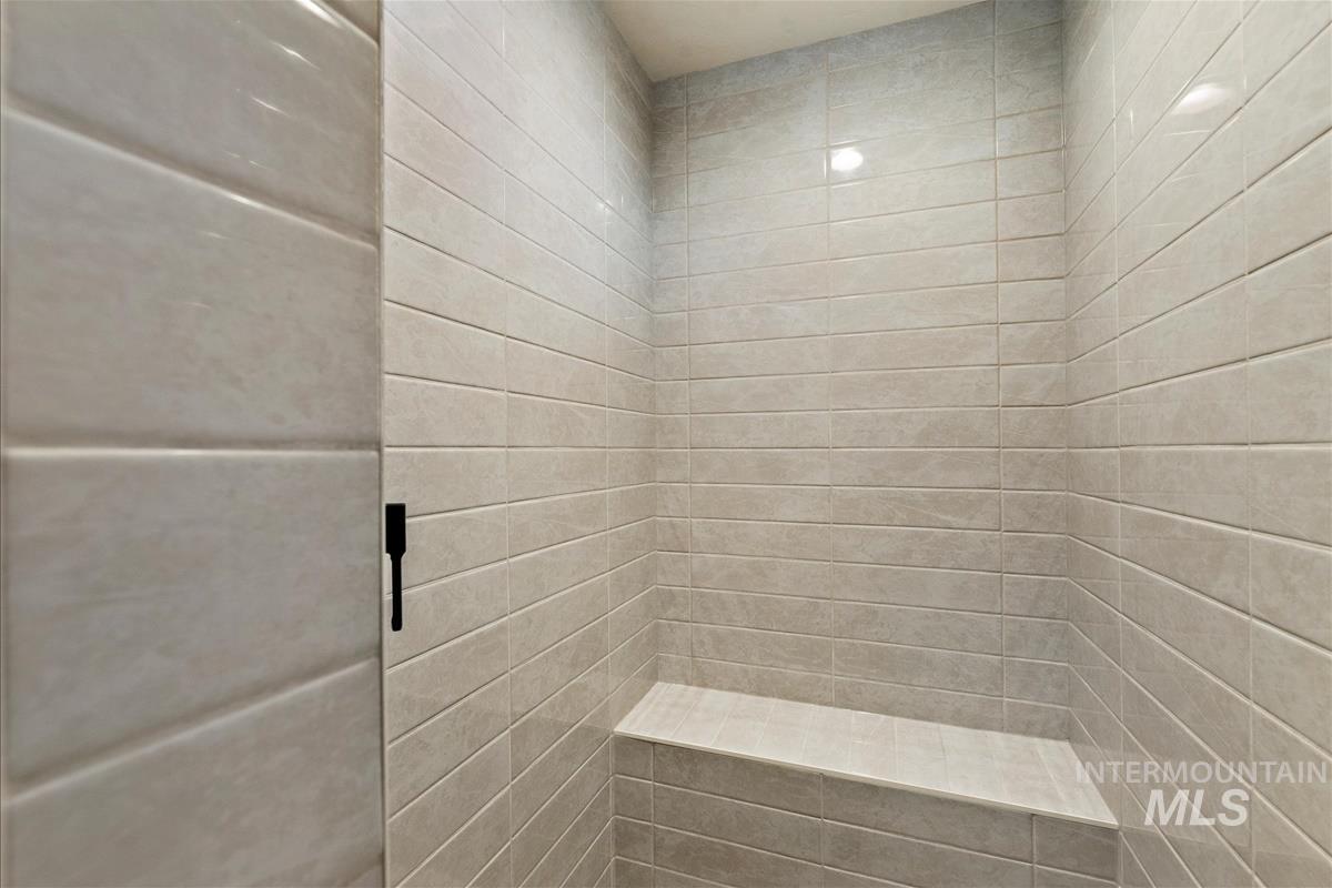 6914 W Tolland St Property Photo 24