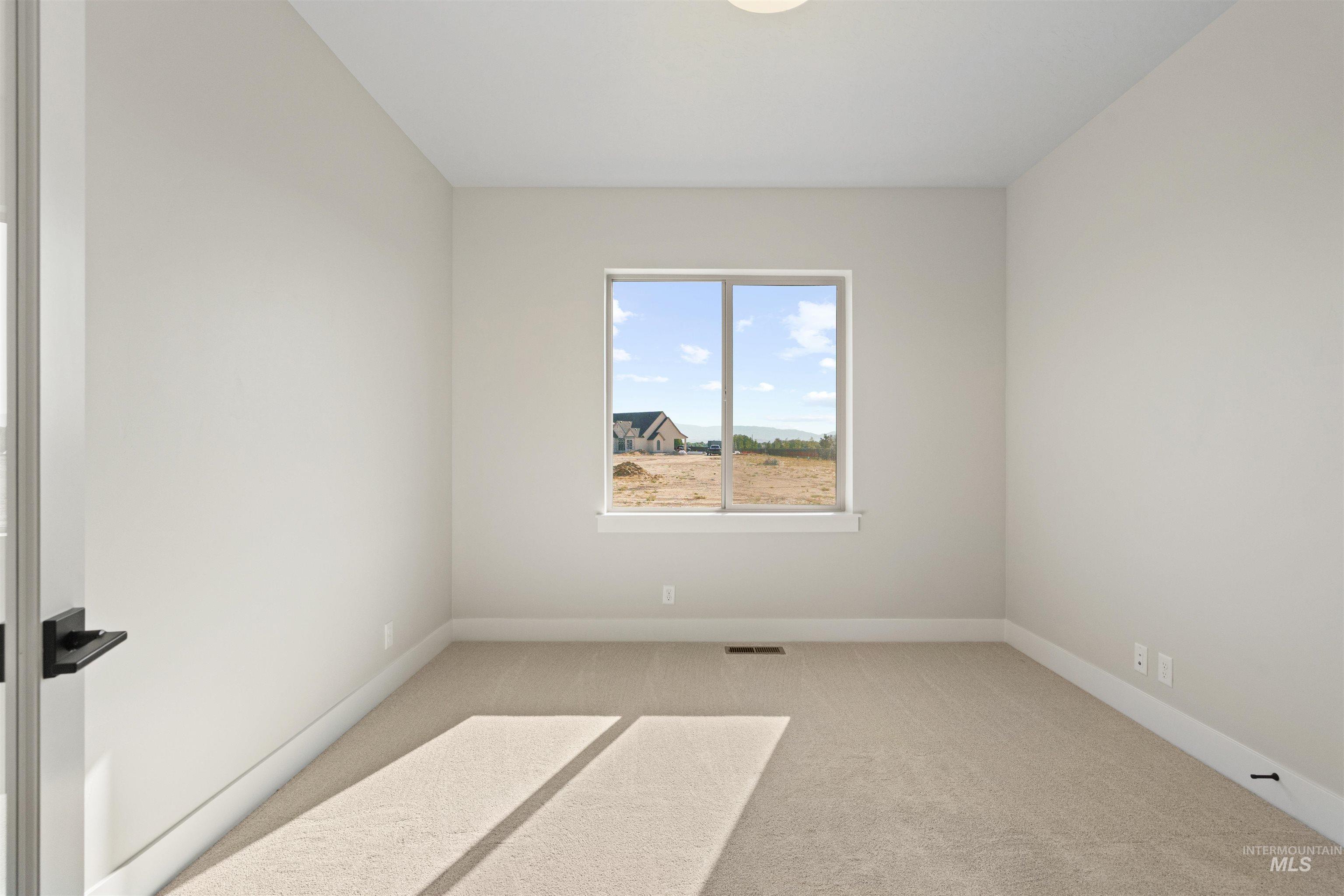 6914 W Tolland St Property Photo 27