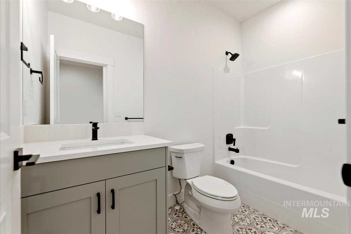 6914 W Tolland St Property Photo 29