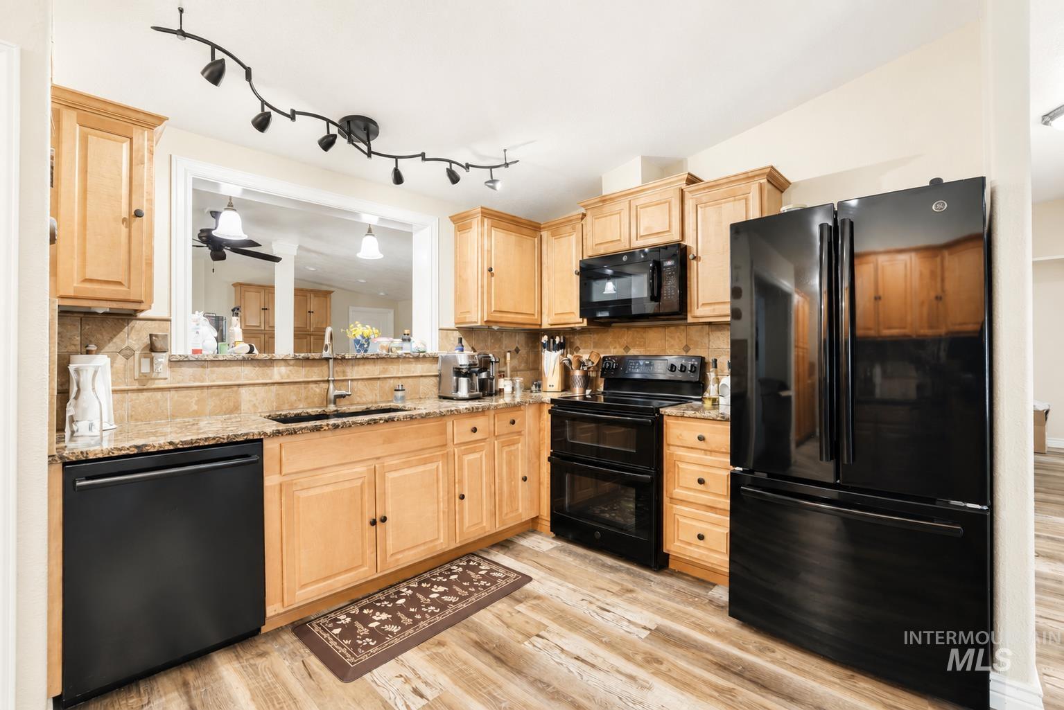 1811 W St Property Photo 5