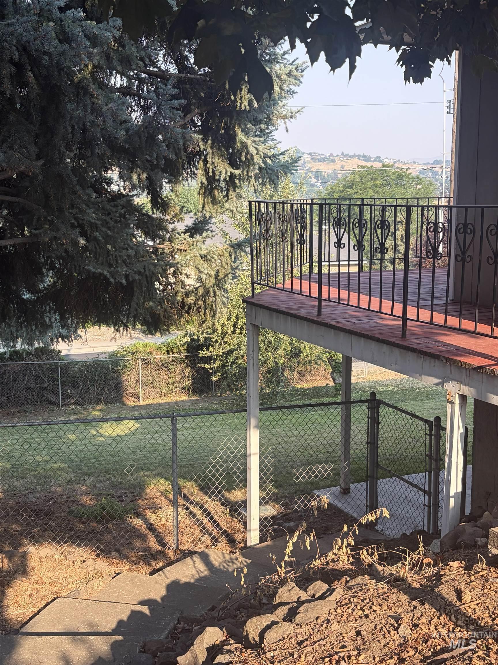 3314 Meadowlark Dr. Property Photo 2
