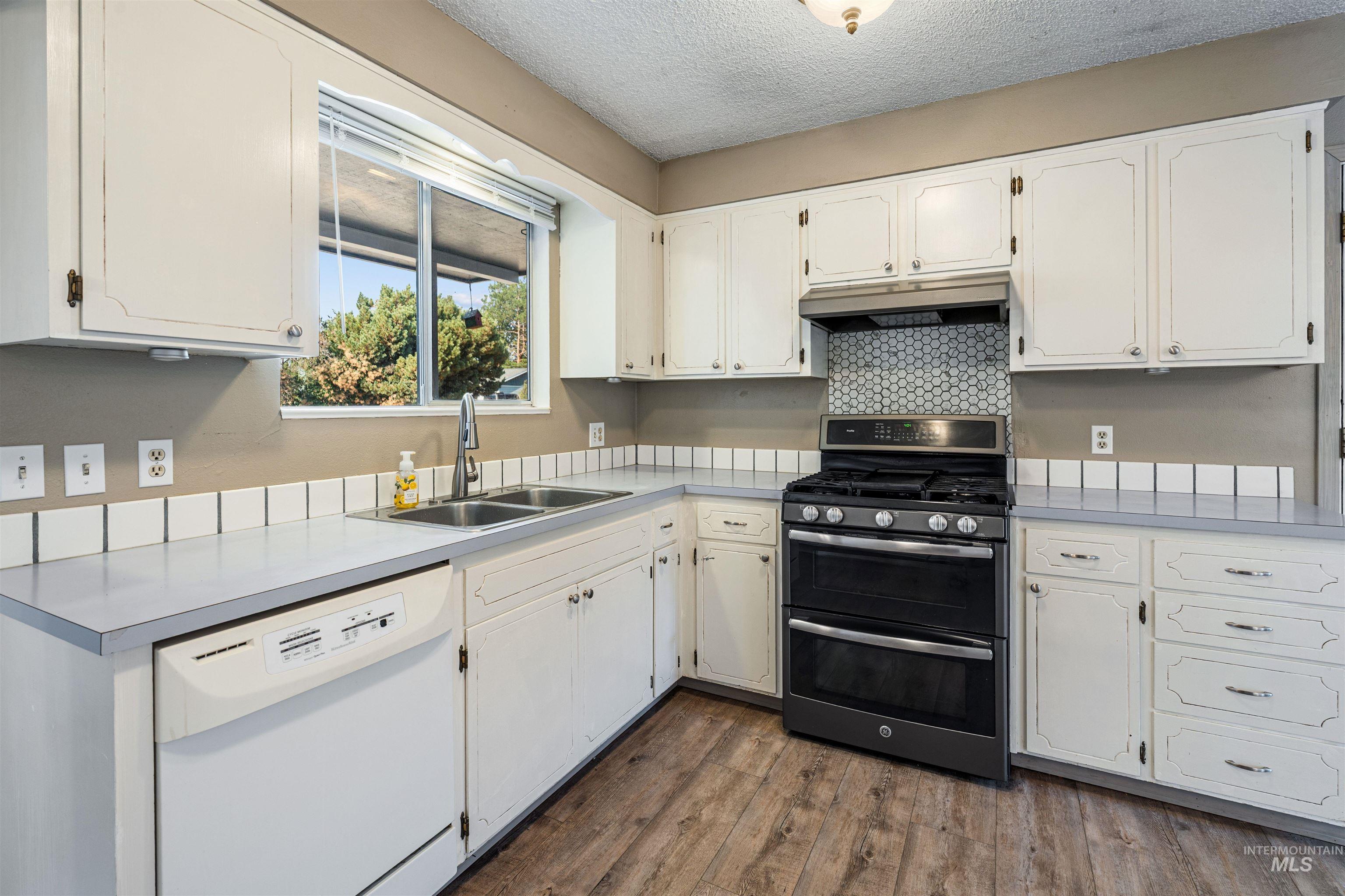 3314 Meadowlark Dr. Property Photo 6