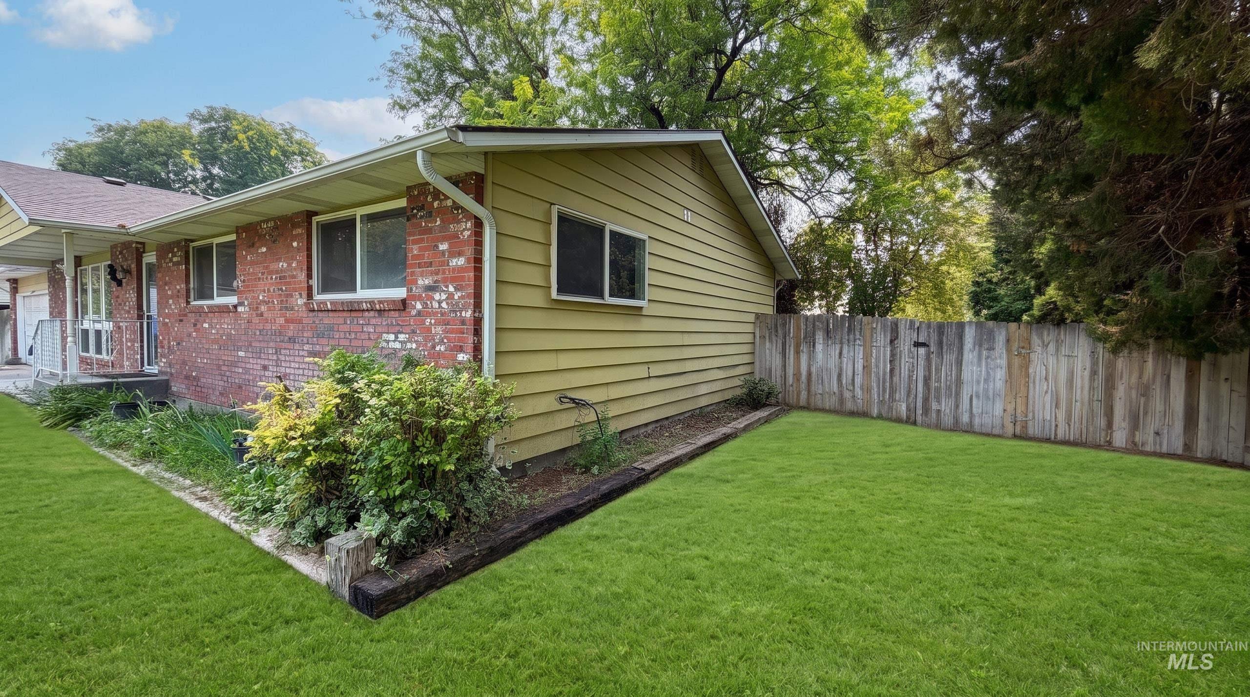 2819 Shamrock Ave Property Photo 3