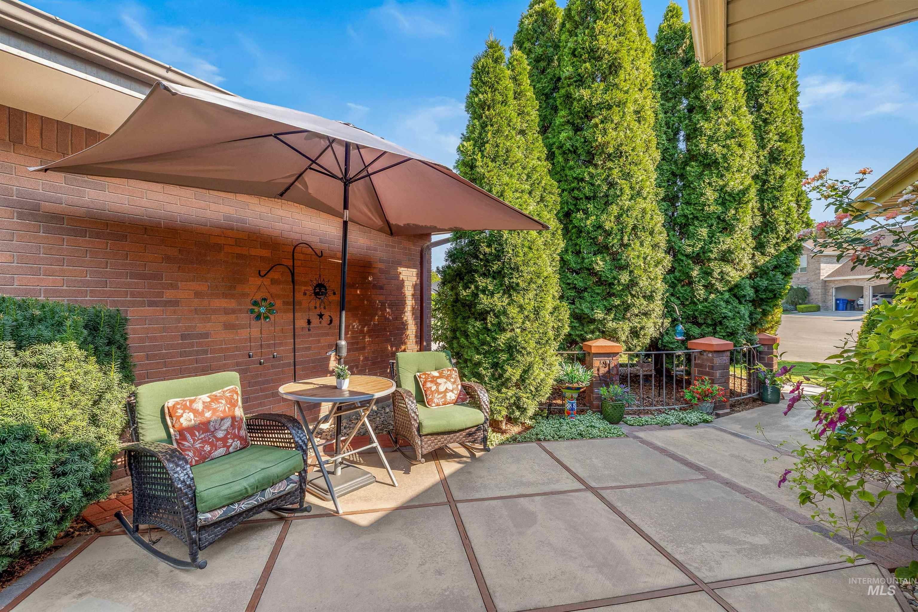 2353 Twin Oaks Park Property Photo 4