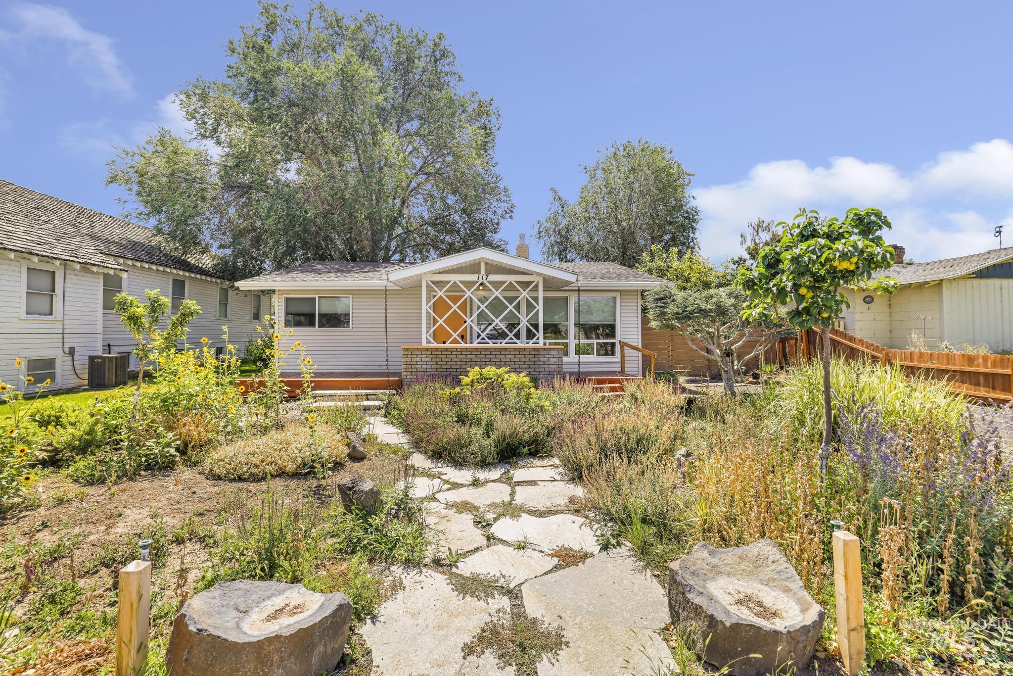 117 5th St. Property Photo 1