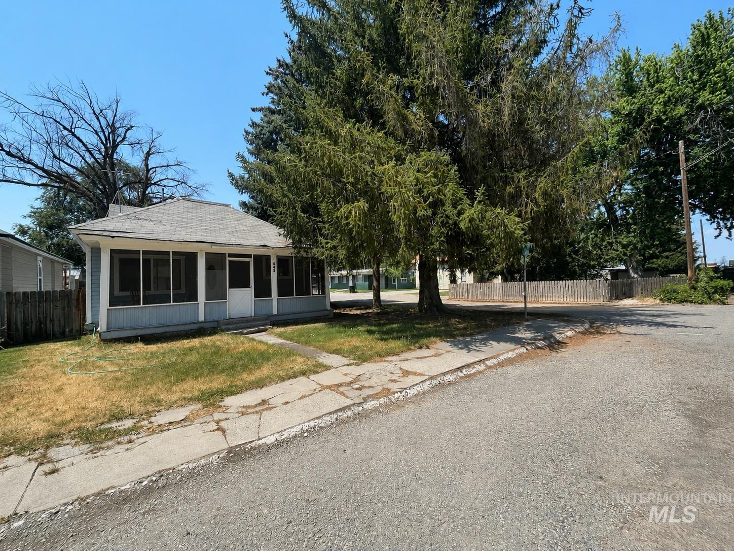 423 N Cherry Property Photo 2
