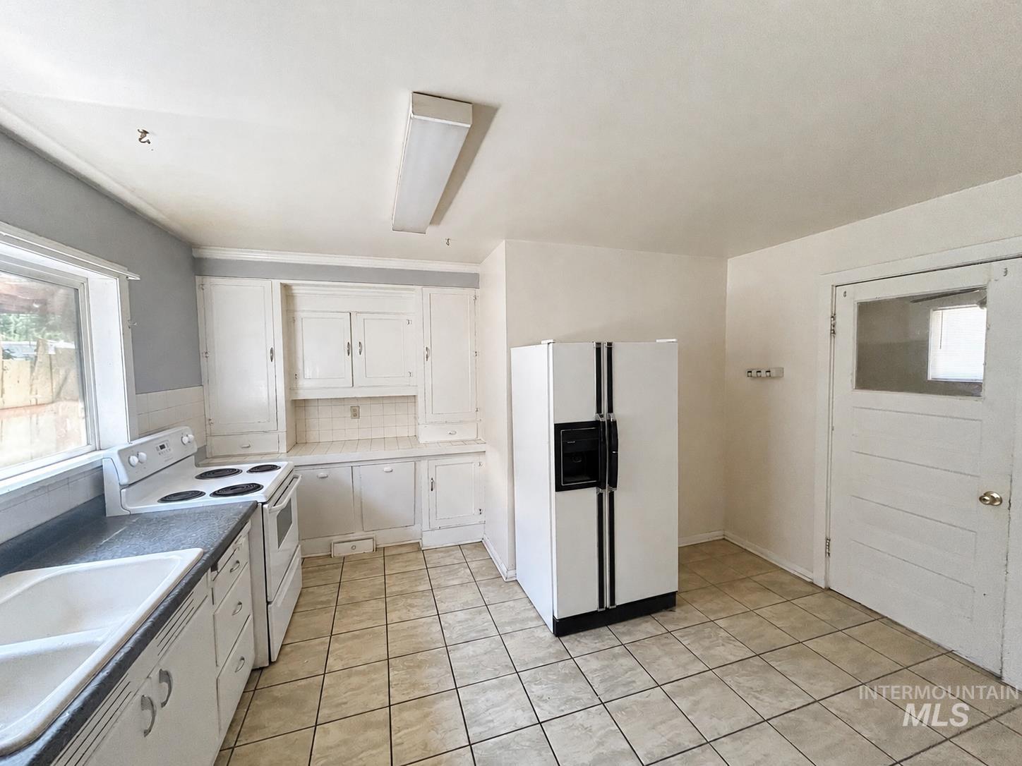 423 N Cherry Property Photo 3