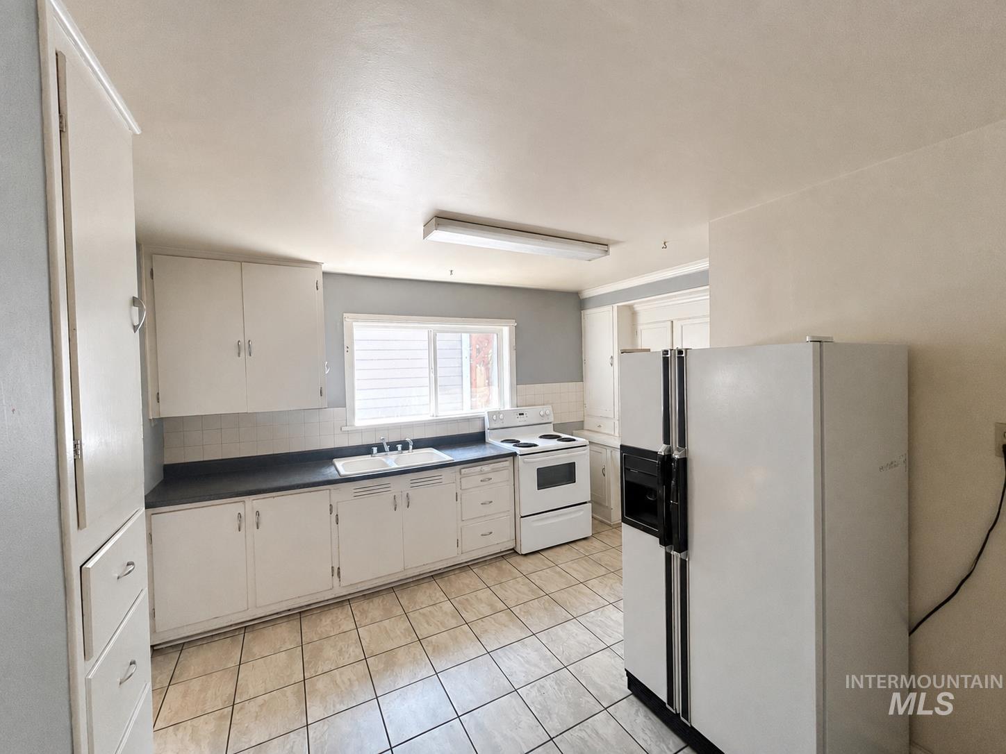 423 N Cherry Property Photo 4