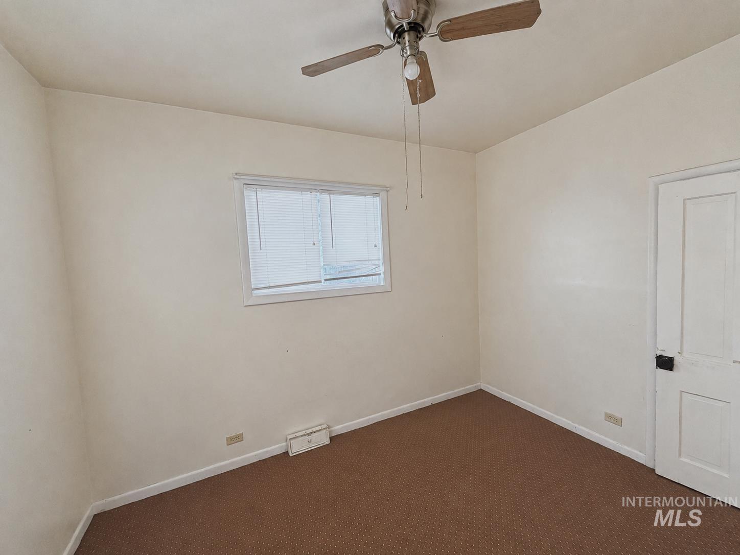 423 N Cherry Property Photo 9