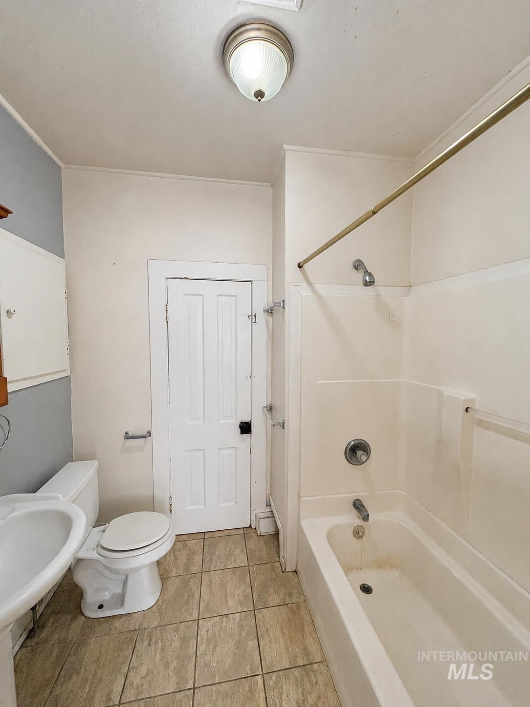 423 N Cherry Property Photo 11