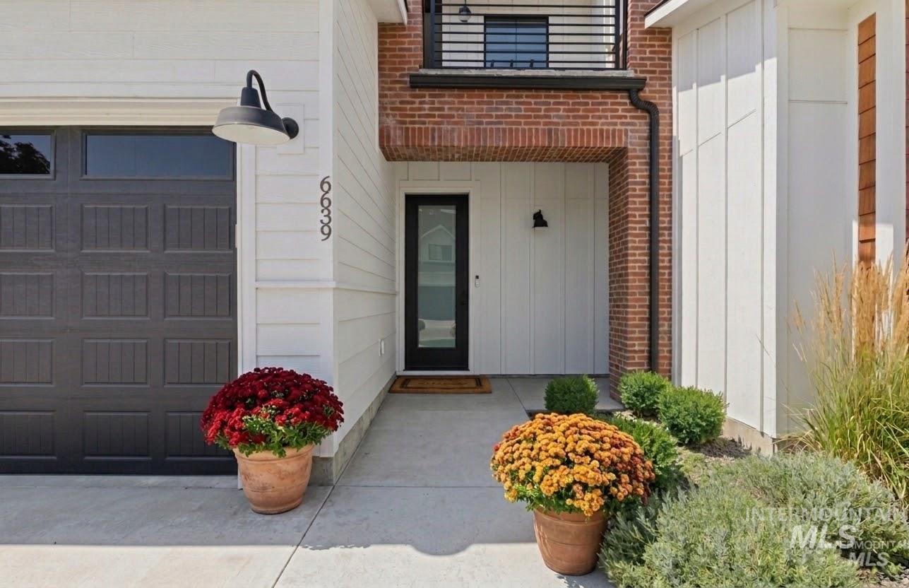 6639 N Asissi Ln Property Photo 2